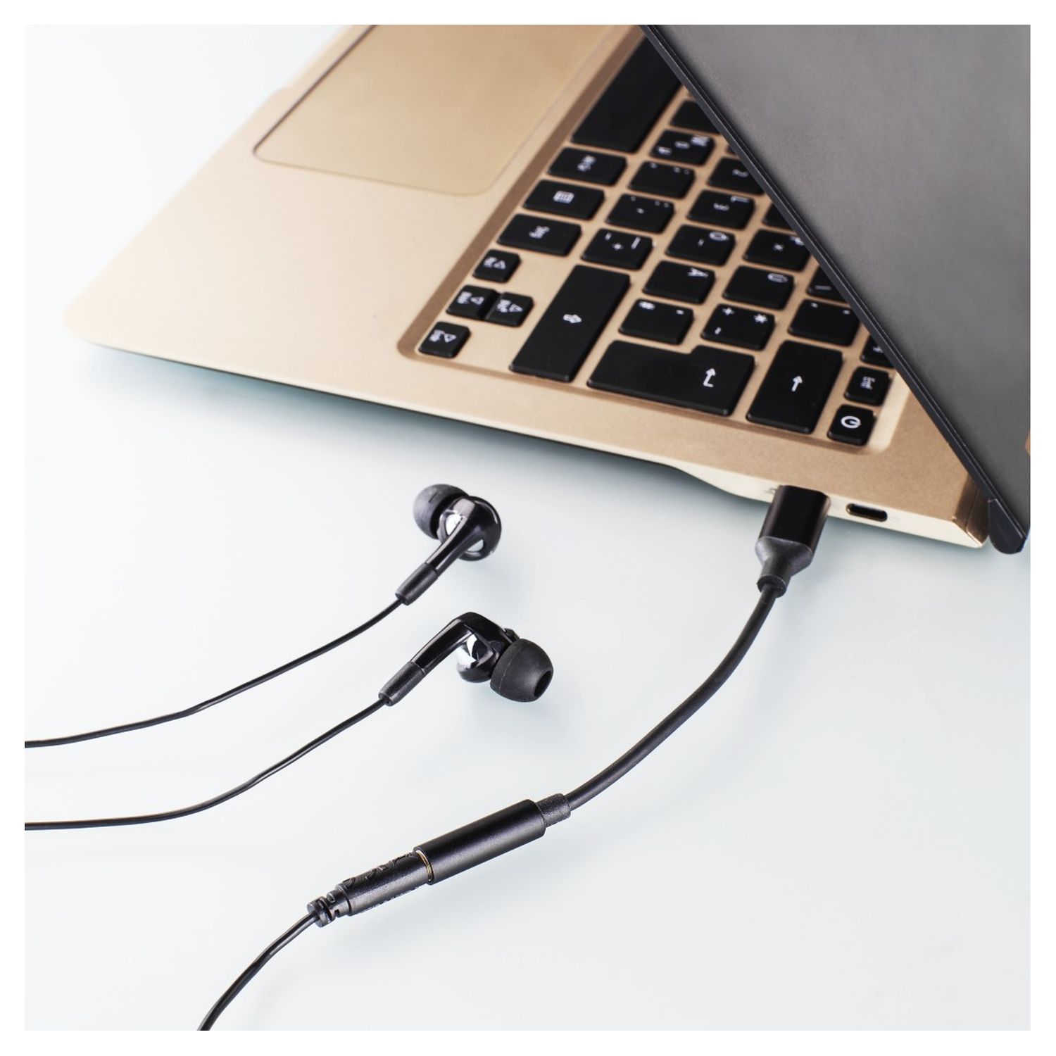 Voir la diapositive 2 : HAMA Adaptateur USB C Micro Jack 3.52 mm Noir