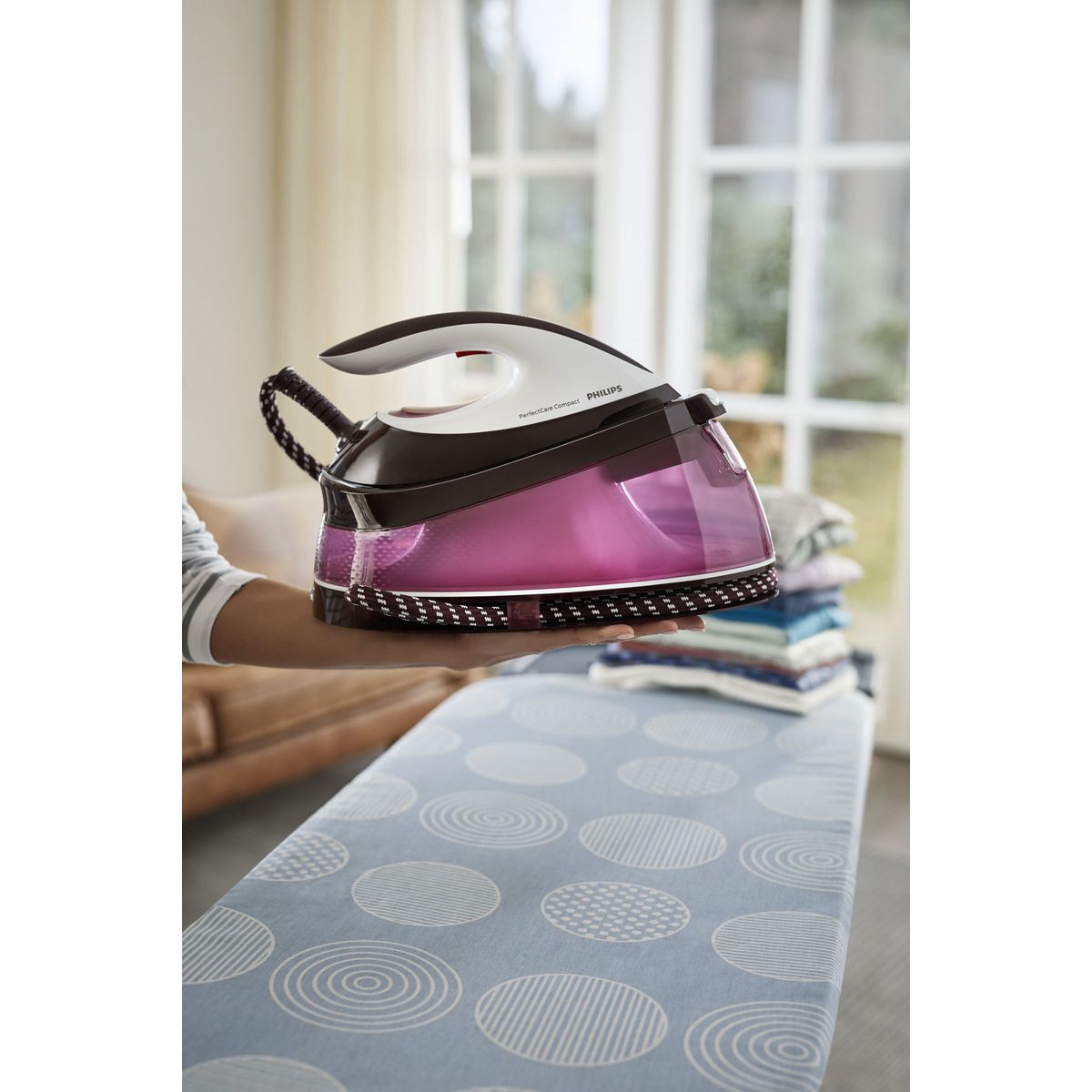 PHILIPS Centrale vapeur PerfectCare sans réglage Compact GC7842/40