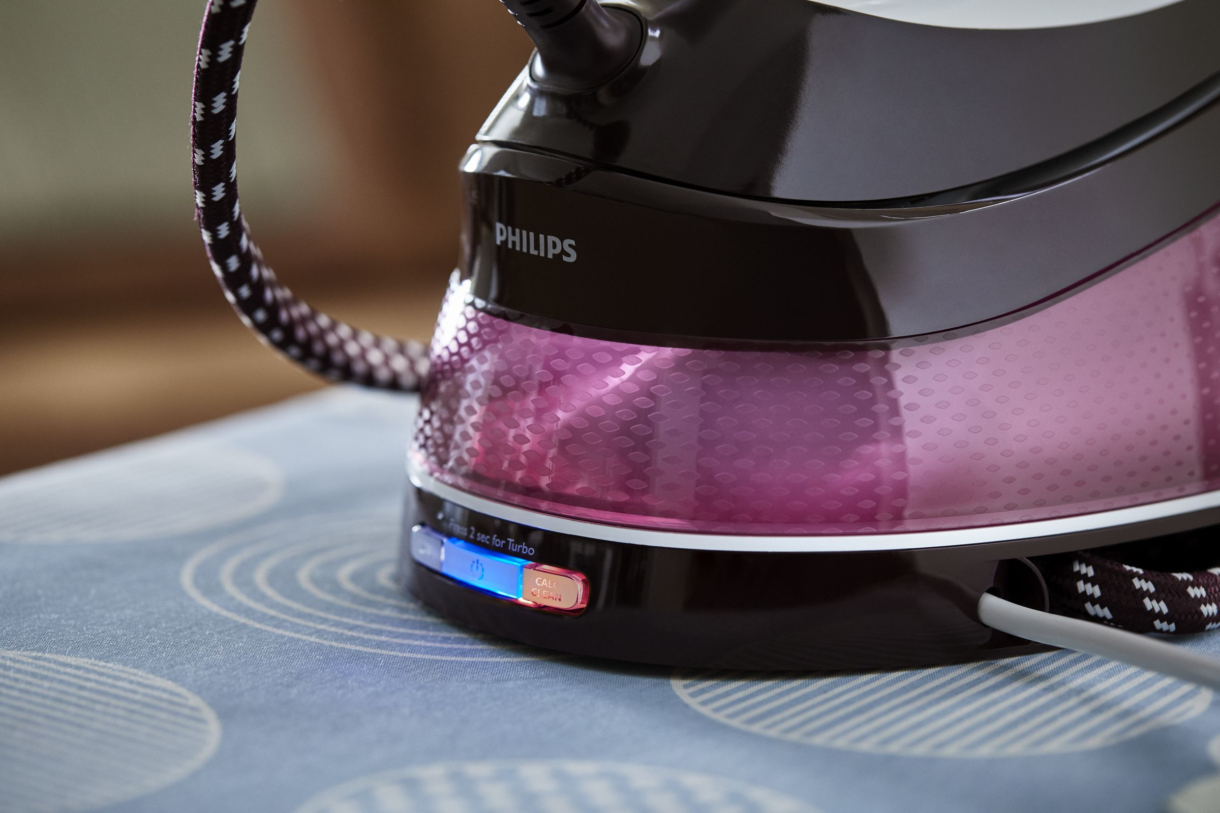 Voir la diapositive 6 : PHILIPS Centrale vapeur PerfectCare sans réglage Compact GC7842/40