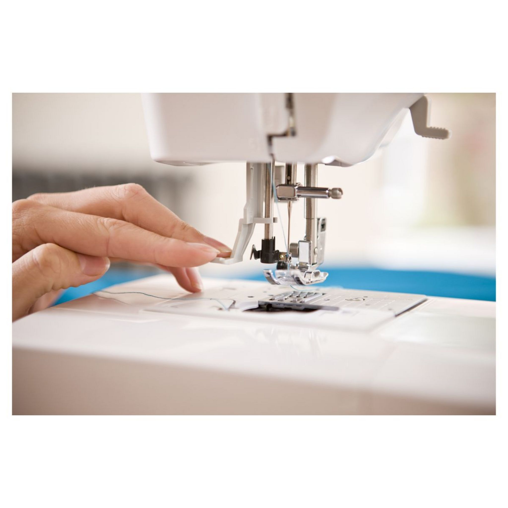 Voir la diapositive 6 : BROTHER Machine à coudre KE20VM1 - Blanc