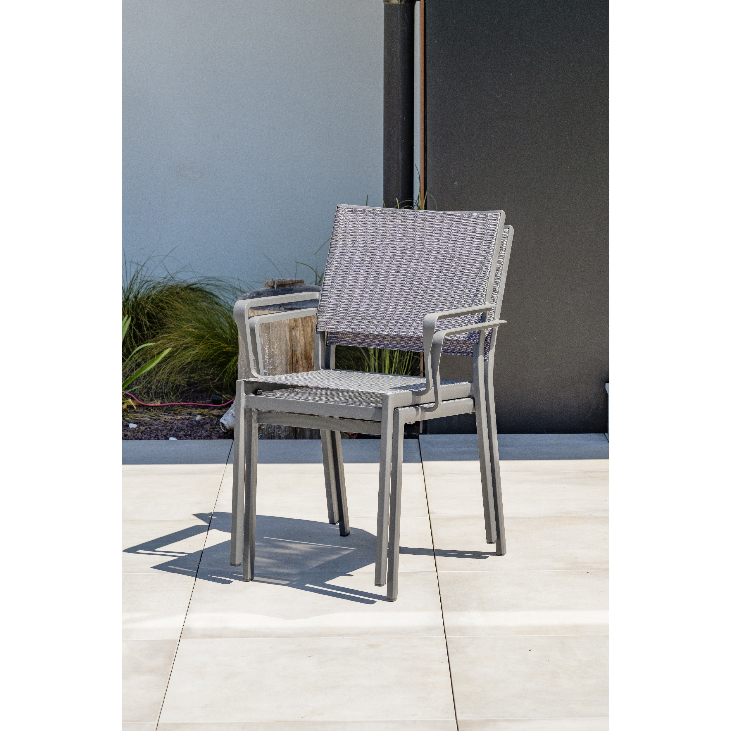 Voir la diapositive 4 : DCB GARDEN Fauteuil de jardin empilable - Textilène et aluminium - Gris Anthracite - STOCKHOLM