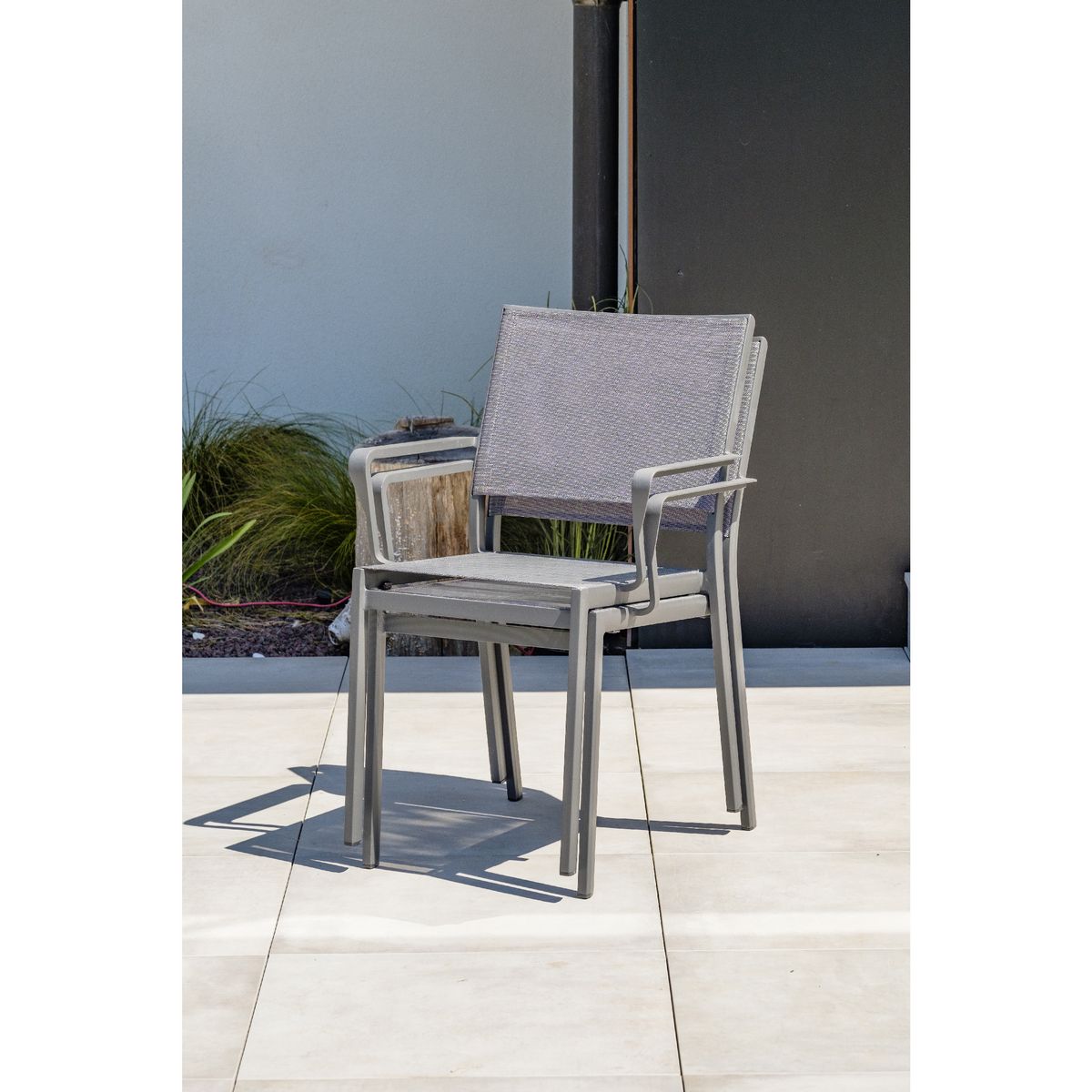 DCB GARDEN Fauteuil de jardin empilable - Textilène et aluminium - Gris Anthracite - STOCKHOLM