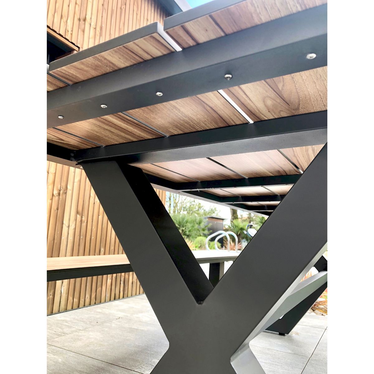 DCB GARDEN Salon de jardin - 5 places - Bois d'acacia et aluminium - Gris Anthracite - MIYAKO