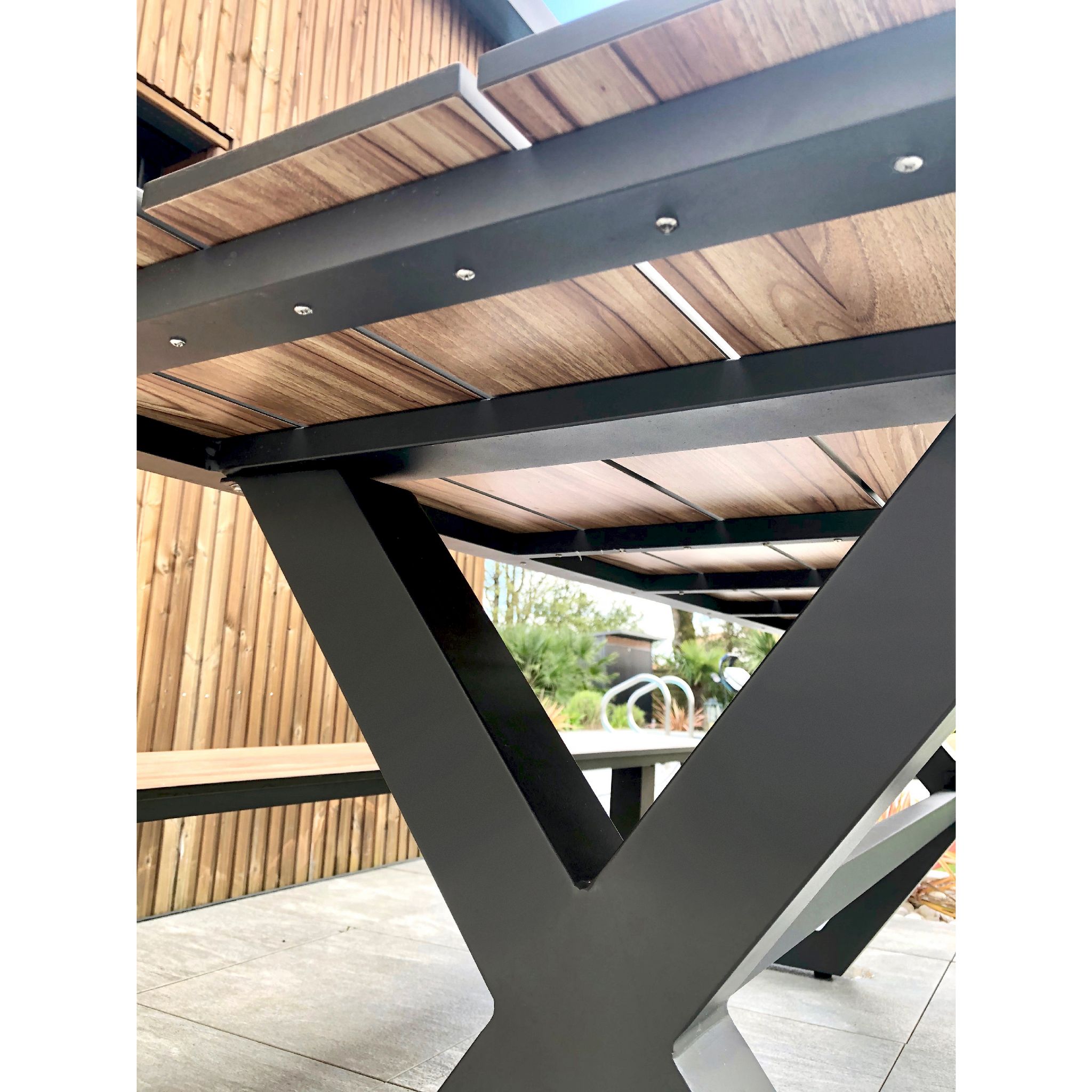 Voir la diapositive 4 : DCB GARDEN Salon de jardin - 5 places - Bois d'acacia et aluminium - Gris Anthracite - MIYAKO