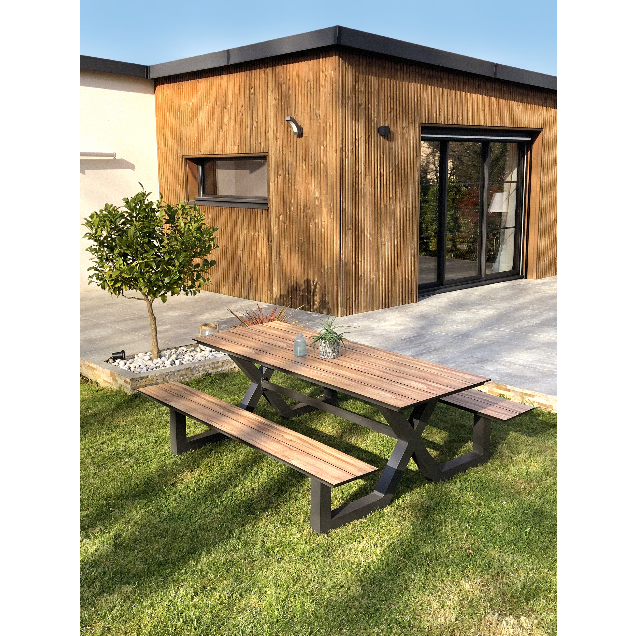 Voir la diapositive 7 : DCB GARDEN Salon de jardin - 5 places - Bois d'acacia et aluminium - Gris Anthracite - MIYAKO