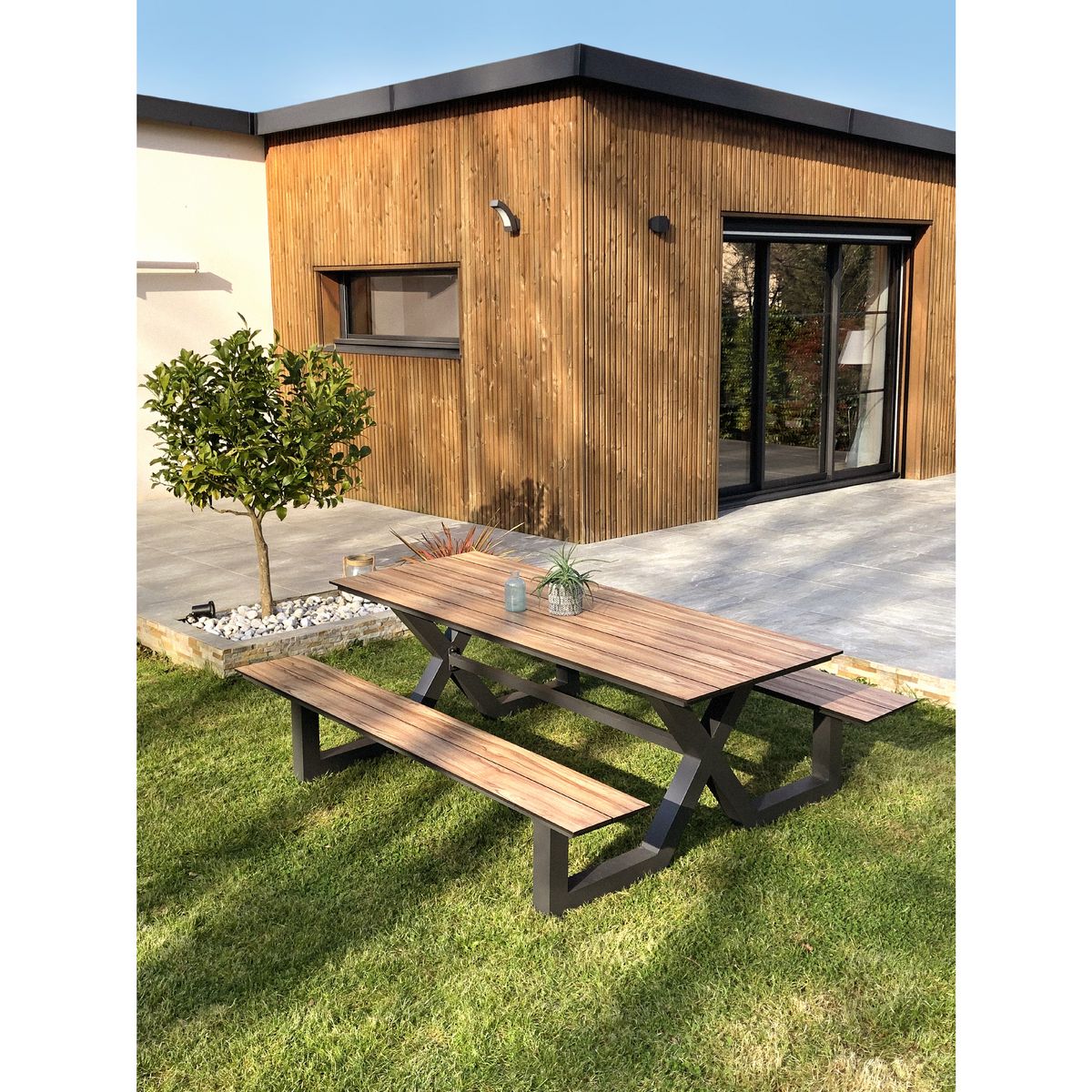 DCB GARDEN Salon de jardin - 5 places - Bois d'acacia et aluminium - Gris Anthracite - MIYAKO