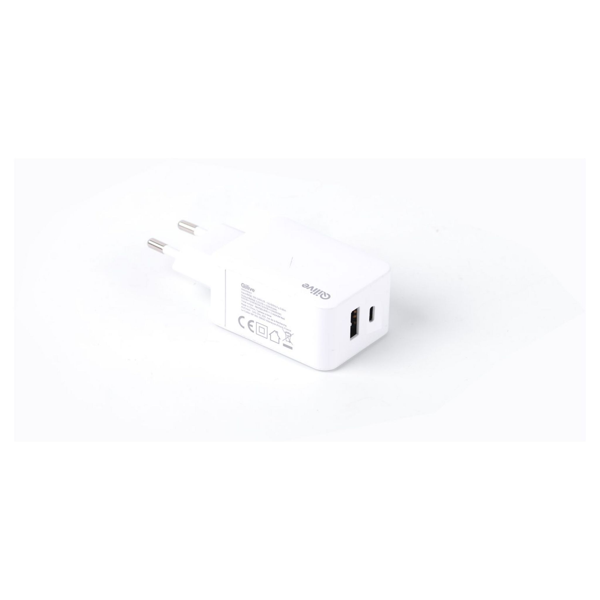 Voir la diapositive 2 : QILIVE Adaptateur Chargeur USB / USB-C - Blanc
