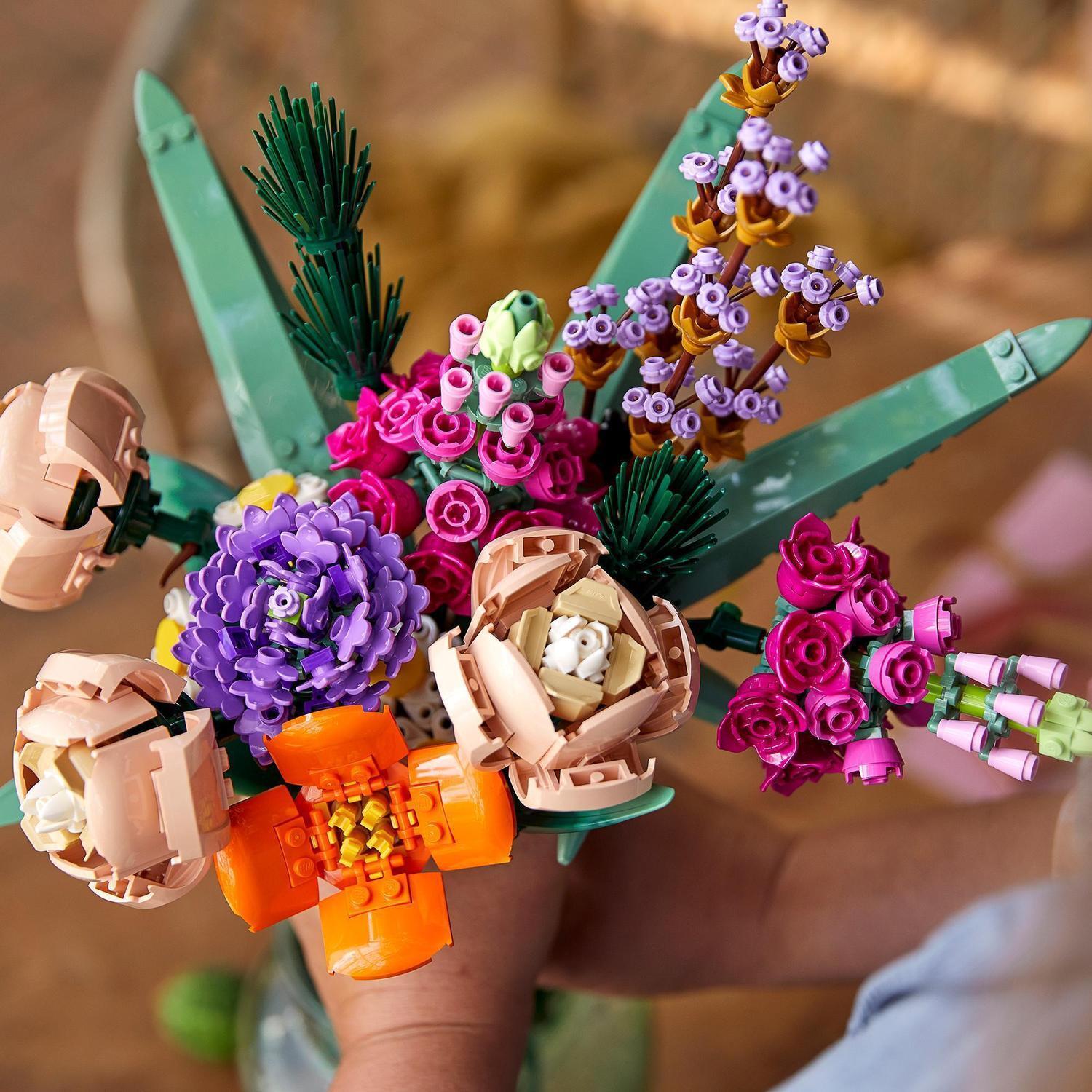 Voir la diapositive 4 : LEGO Botanicals 10280 - Bouquet de Fleurs