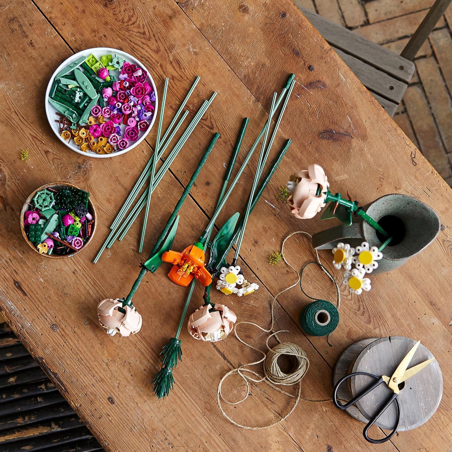 Voir la diapositive 5 : LEGO Botanicals 10280 - Bouquet de Fleurs