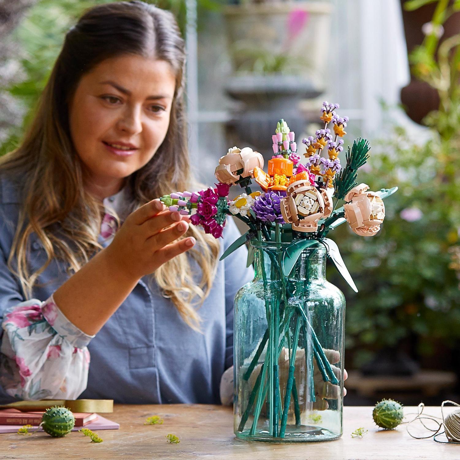 Voir la diapositive 7 : LEGO Botanicals 10280 - Bouquet de Fleurs