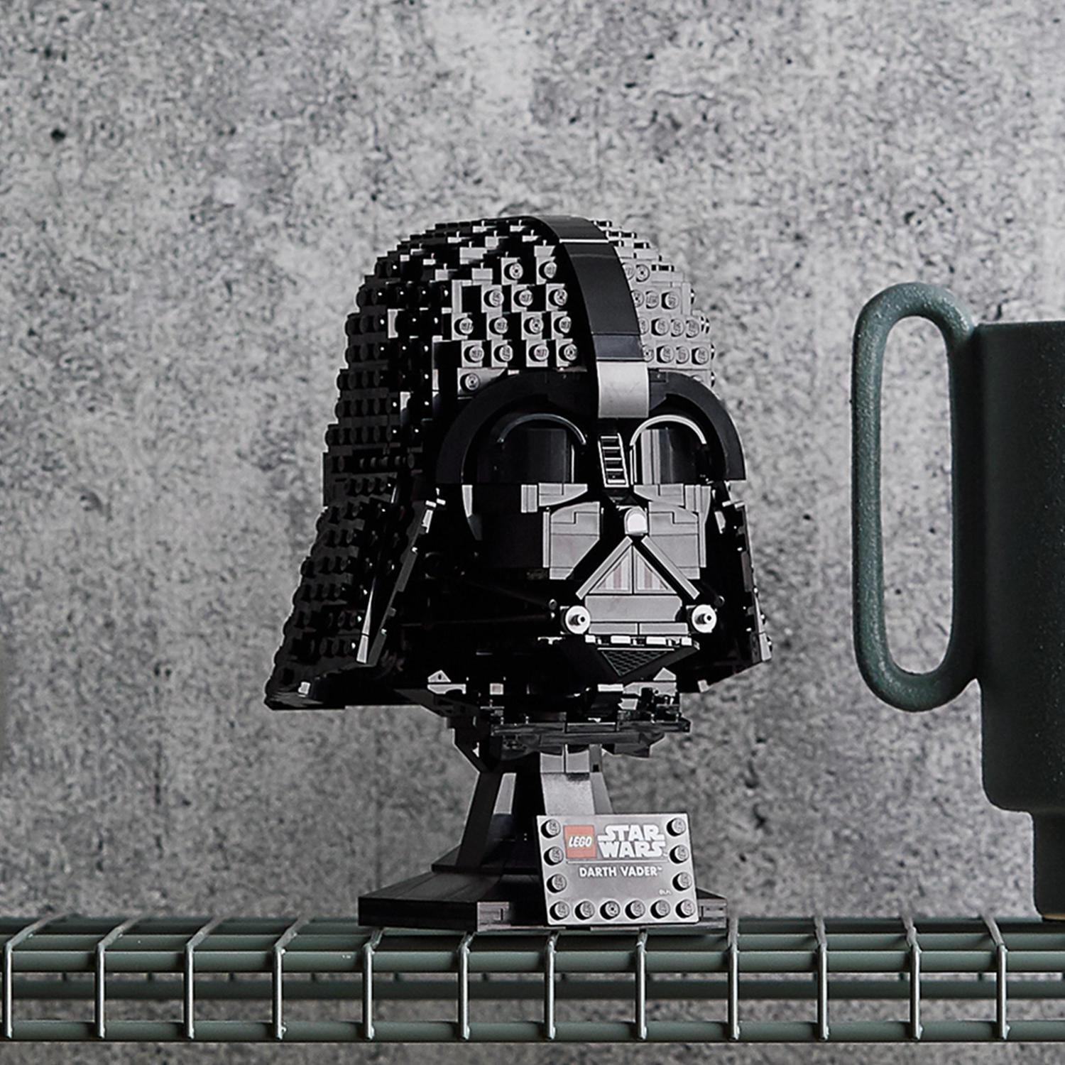 Voir la diapositive 3 : LEGO Star Wars 75304 - Le Casque de Dark Vador