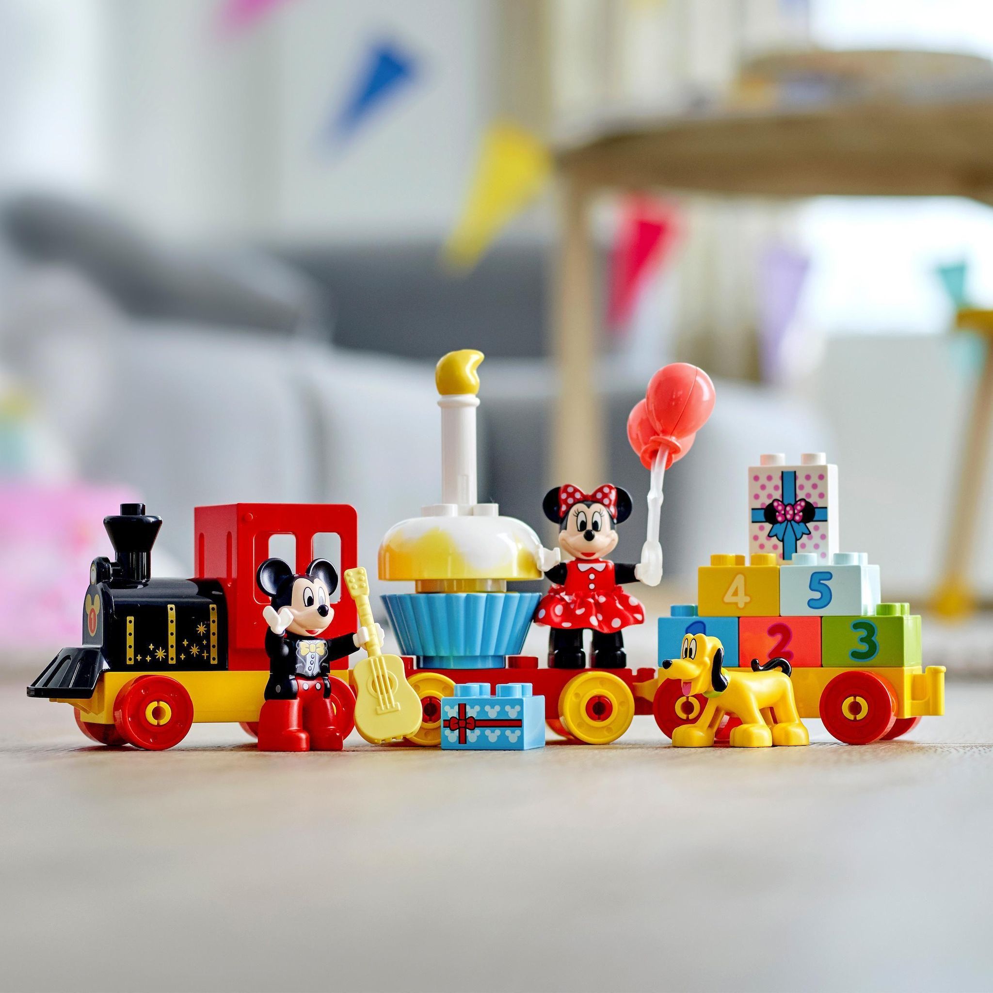 Voir la diapositive 3 : LEGO Duplo 10941 - Train anniversaire Mickey et Minnie