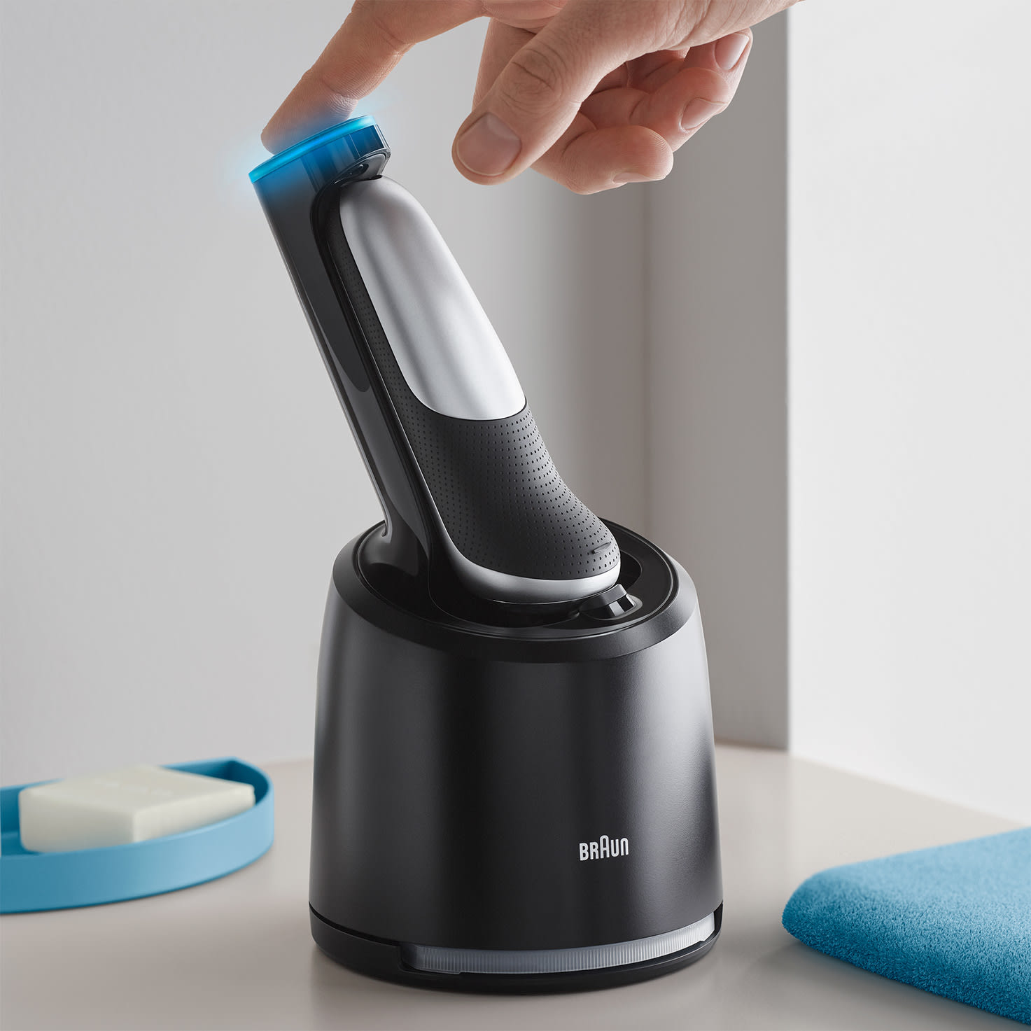 Voir la diapositive 4 : BRAUN Station de recharge et de nettoyage - Noir