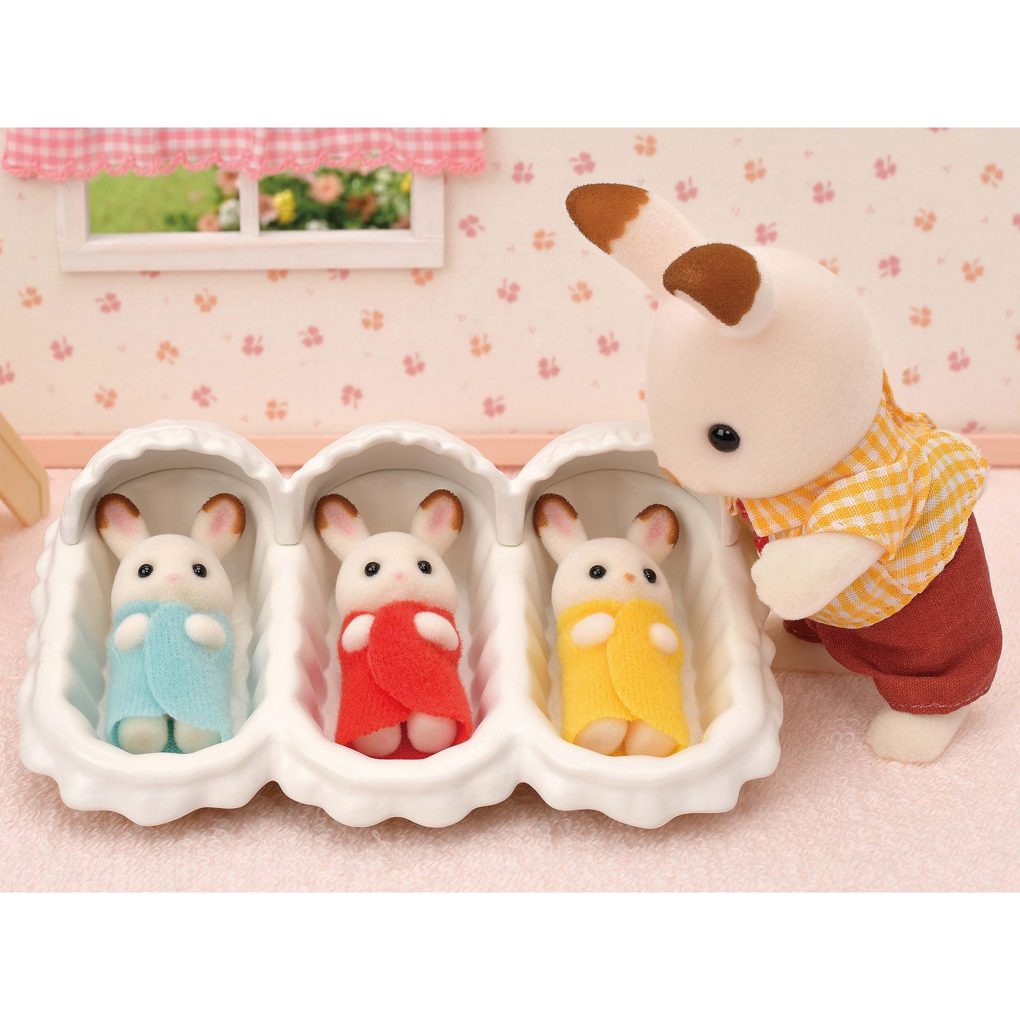 Voir la diapositive 2 : EPOCH D'ENFANCE Figurines Les Triplés Lapin Chocolat et accessoires puériculture Sylvanian Families