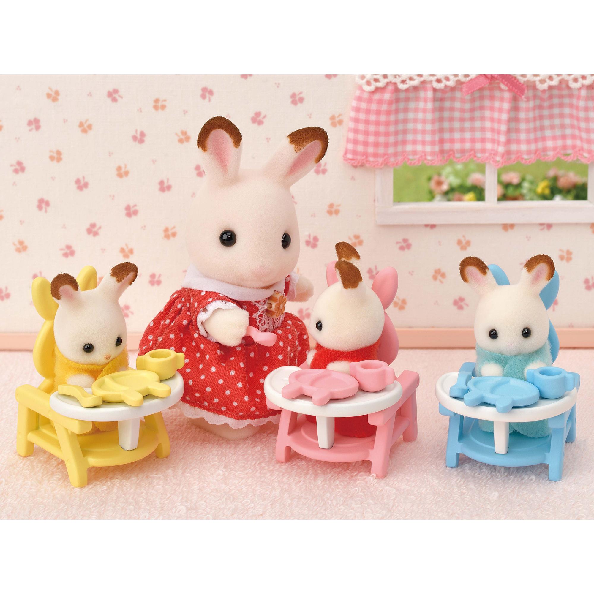 Voir la diapositive 3 : EPOCH D'ENFANCE Figurines Les Triplés Lapin Chocolat et accessoires puériculture Sylvanian Families