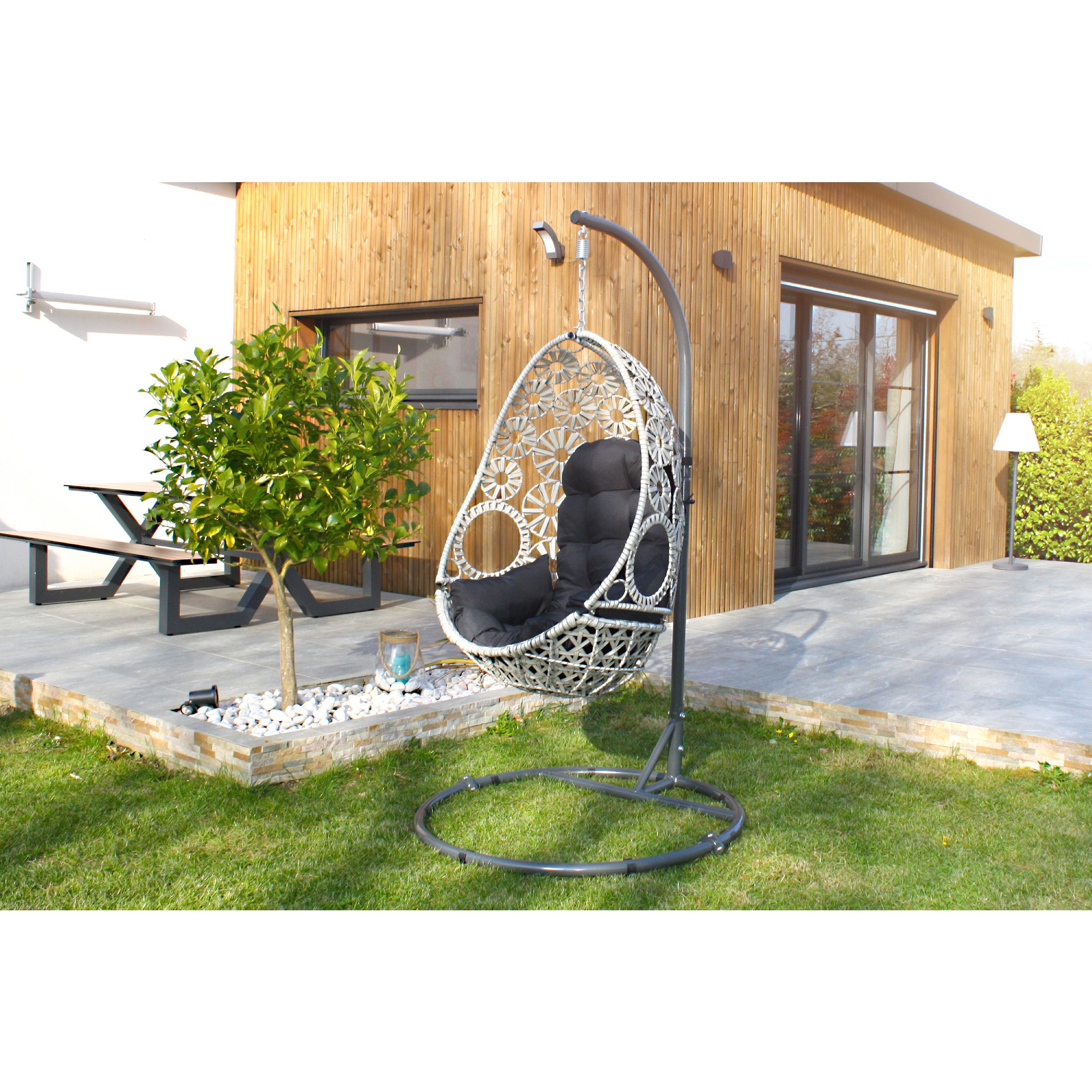 Voir la diapositive 2 : DCB GARDEN Balancelle de jardin SAMOA en résine tressée avec coussin gris anthracite - ECRU