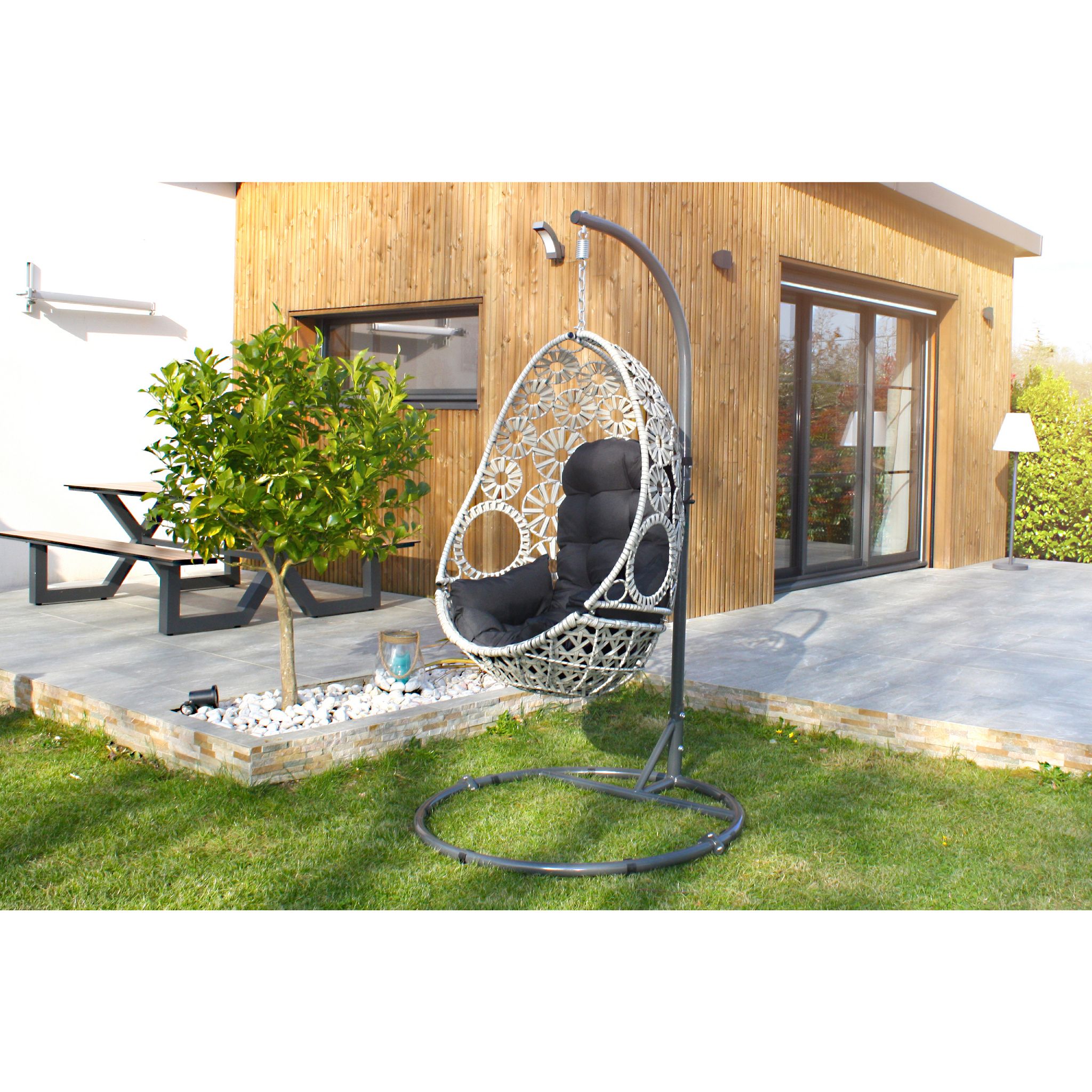 Voir la diapositive 2 : DCB GARDEN Balancelle de jardin SAMOA en résine tressée avec coussin gris anthracite - ECRU