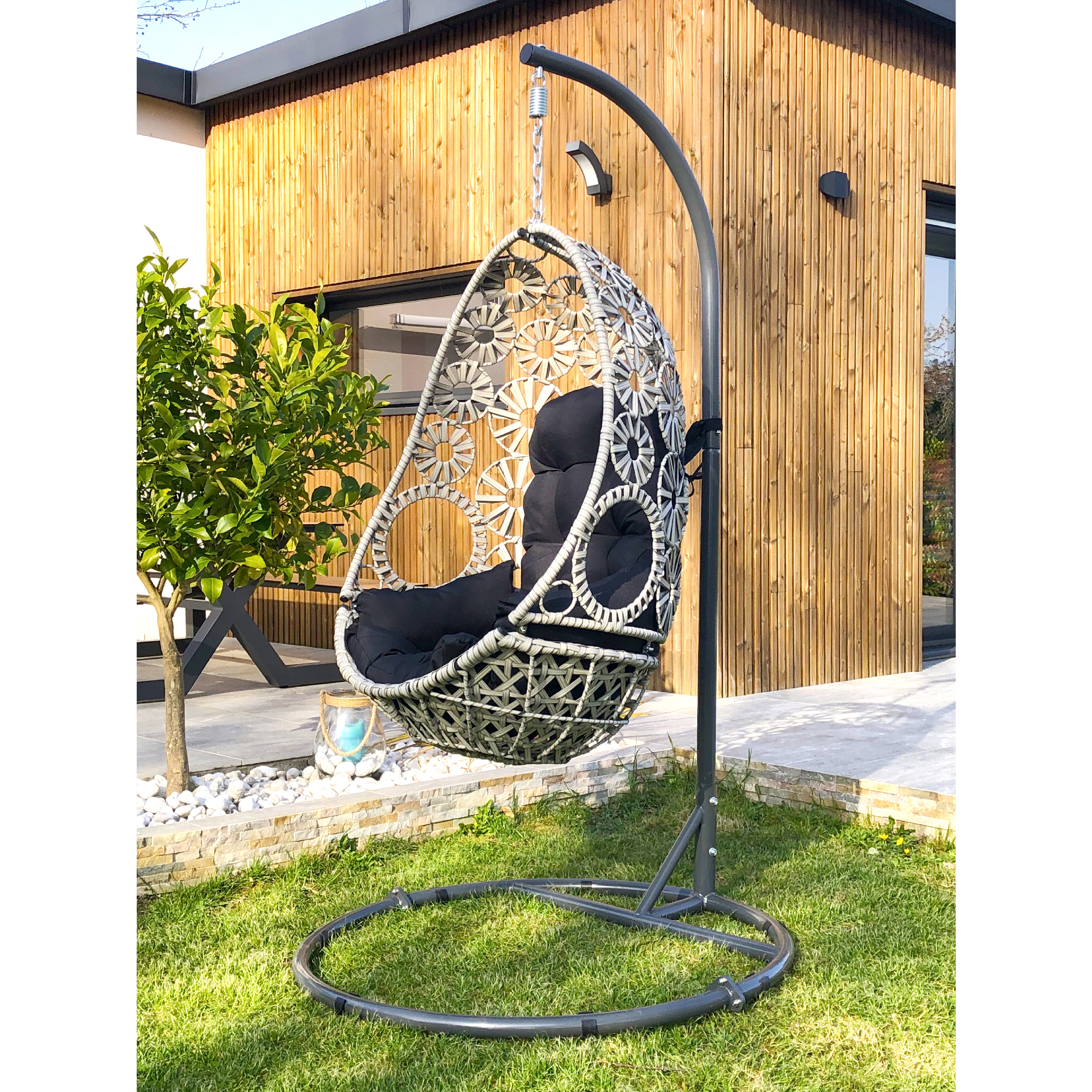 Voir la diapositive 4 : DCB GARDEN Balancelle de jardin SAMOA en résine tressée avec coussin gris anthracite - ECRU