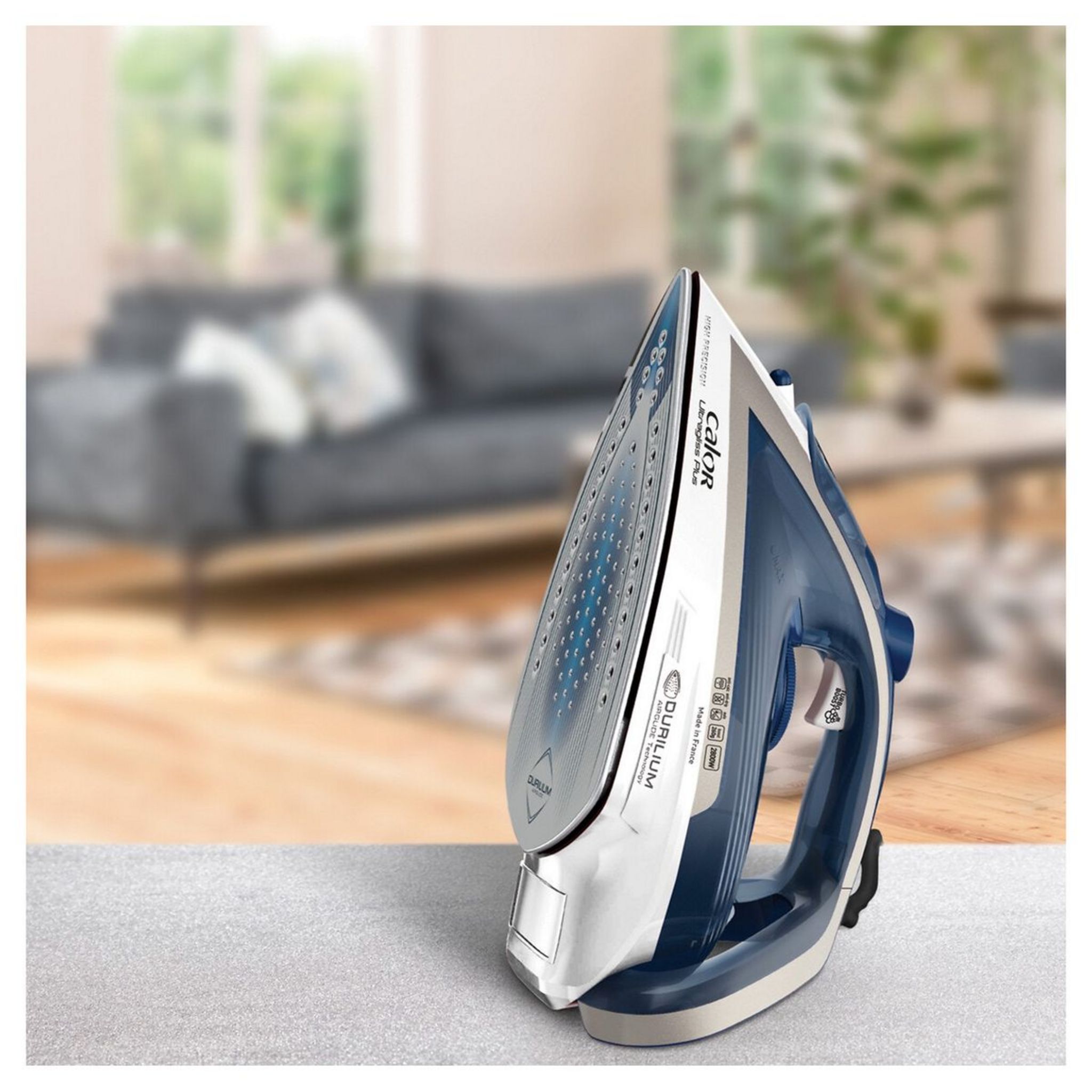 Voir la diapositive 5 : CALOR Fer à repasser FV6812C0 - Bleu et argent