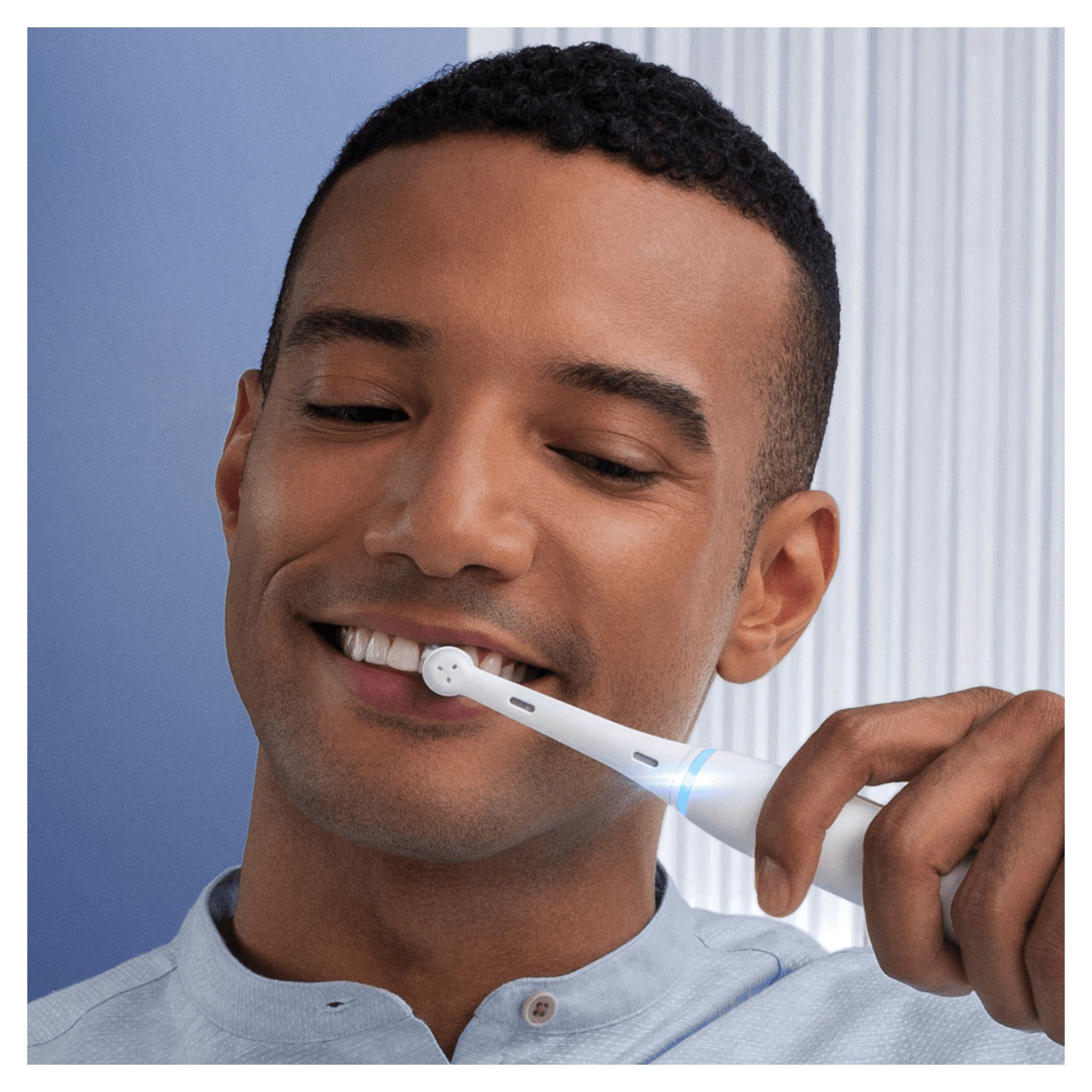 Voir la diapositive 3 : ORAL-B Brosse à dents électrique iO Serie 7s - Blanc