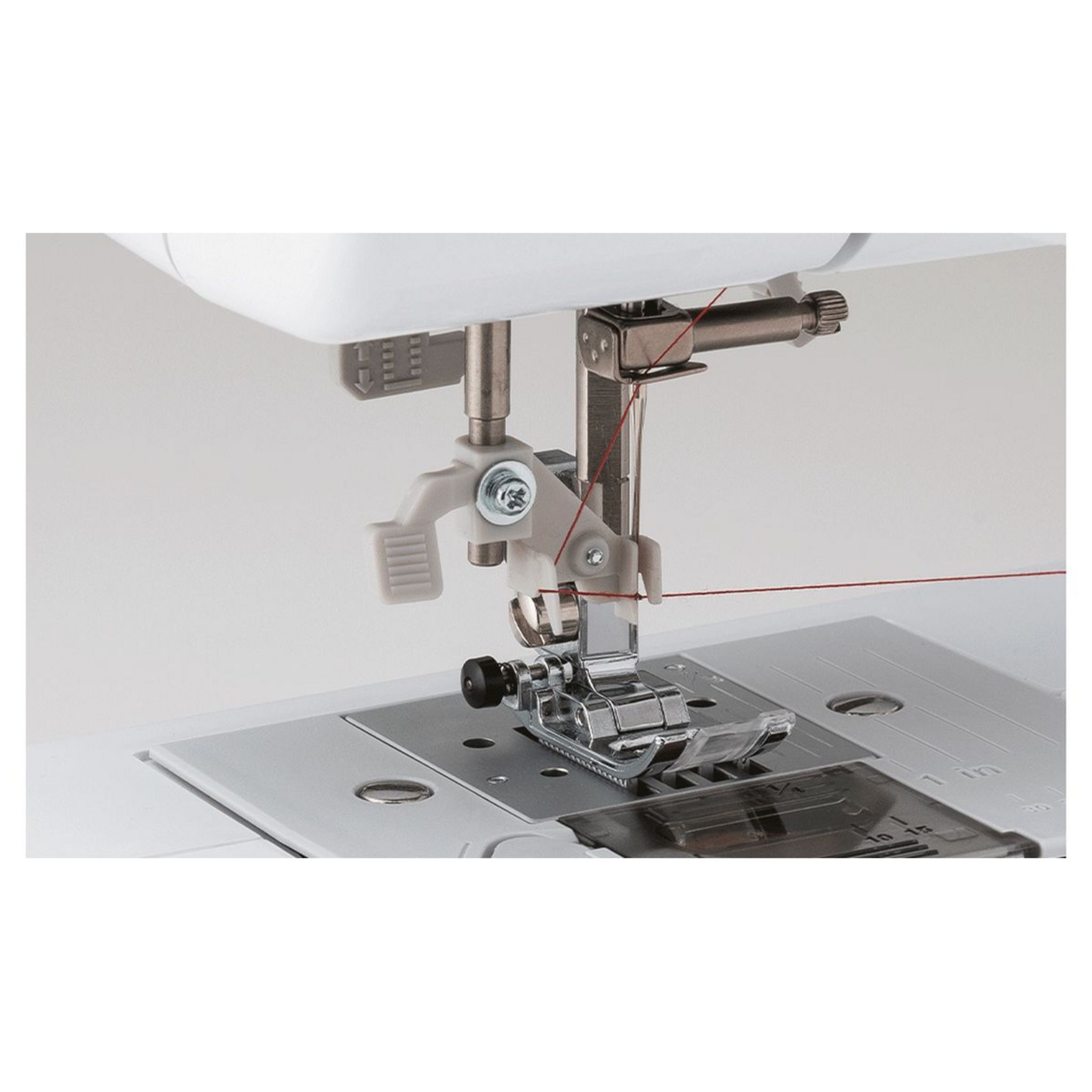 Voir la diapositive 2 : BROTHER Machine à coudre CS10S - Blanc et rouge