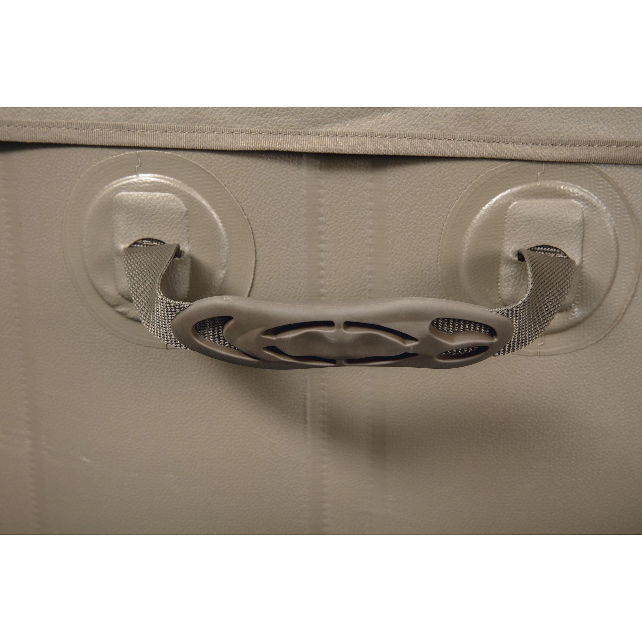 Voir la diapositive 7 : CERLAND Spa new palmsprings 4/6 pld1m96 x h 71cm / 140 airjet