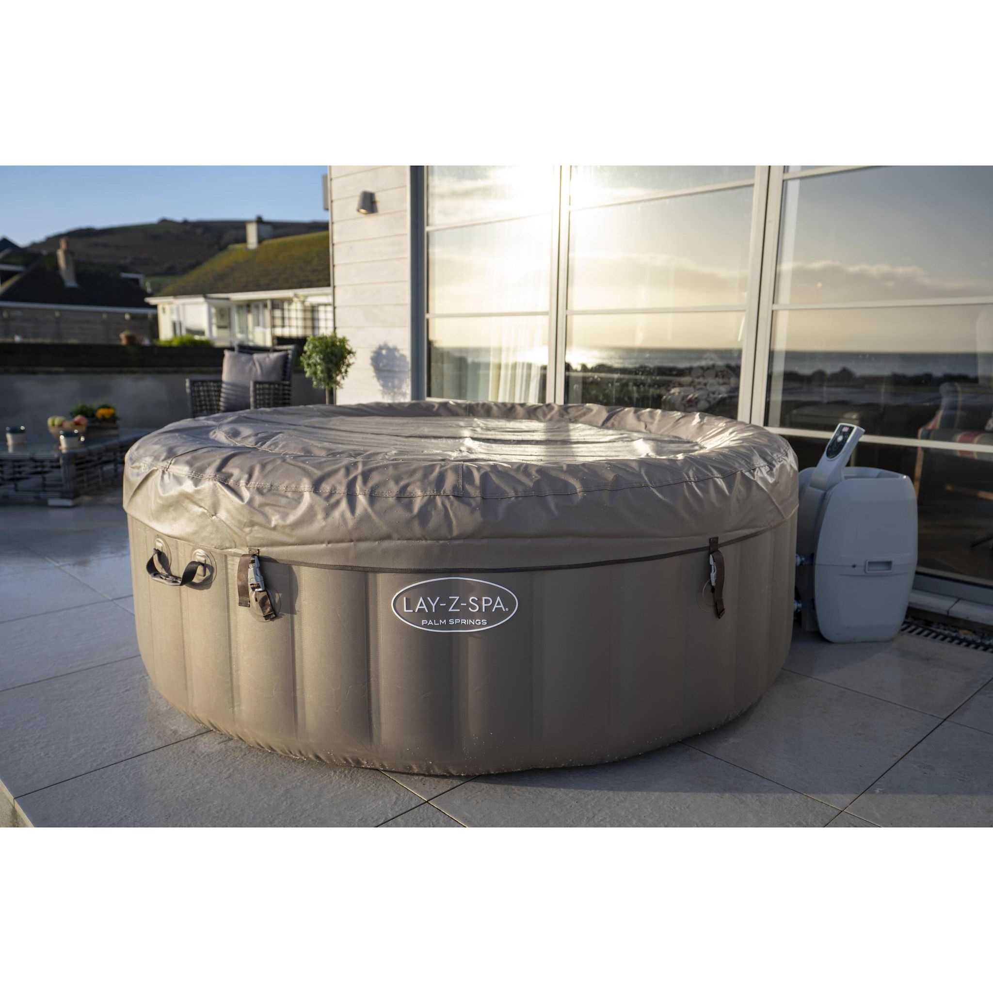 Voir la diapositive 10 : CERLAND Spa new palmsprings 4/6 pld1m96 x h 71cm / 140 airjet