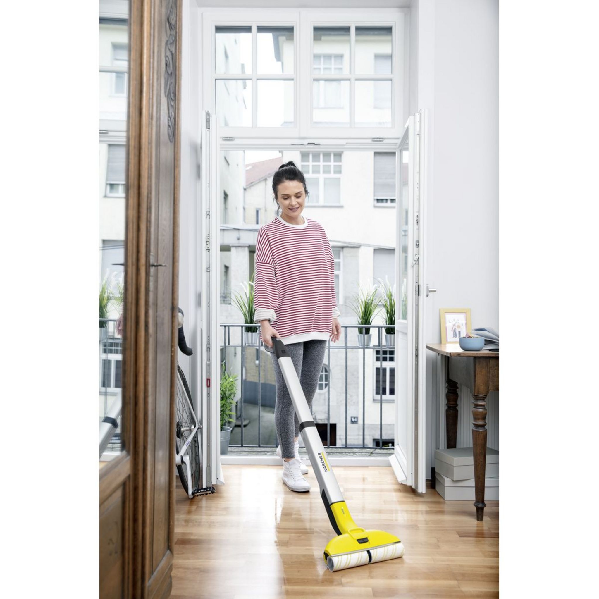 Voir la diapositive 4 : KARCHER Nettoyeur de sols laveur FC3 - Gris et jaune