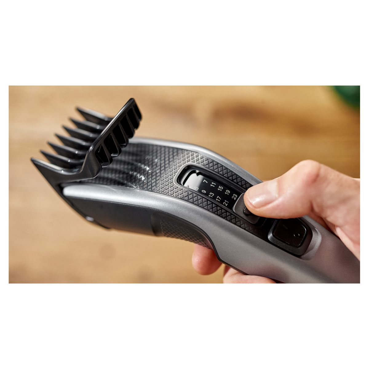 Voir la diapositive 2 : PHILIPS Tondeuse cheveux HC3525/15 - Noir