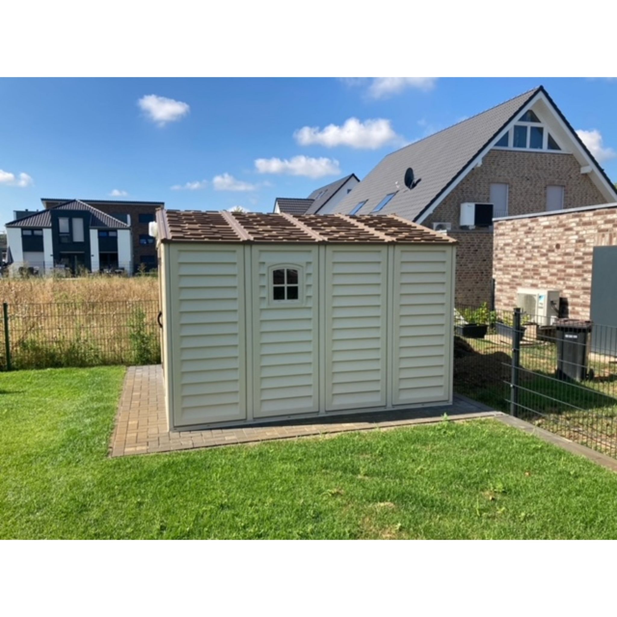 Voir la diapositive 6 : DURAMAX Abri de jardin PVC - 9,79m² - WOODSTYLE PREMIUM