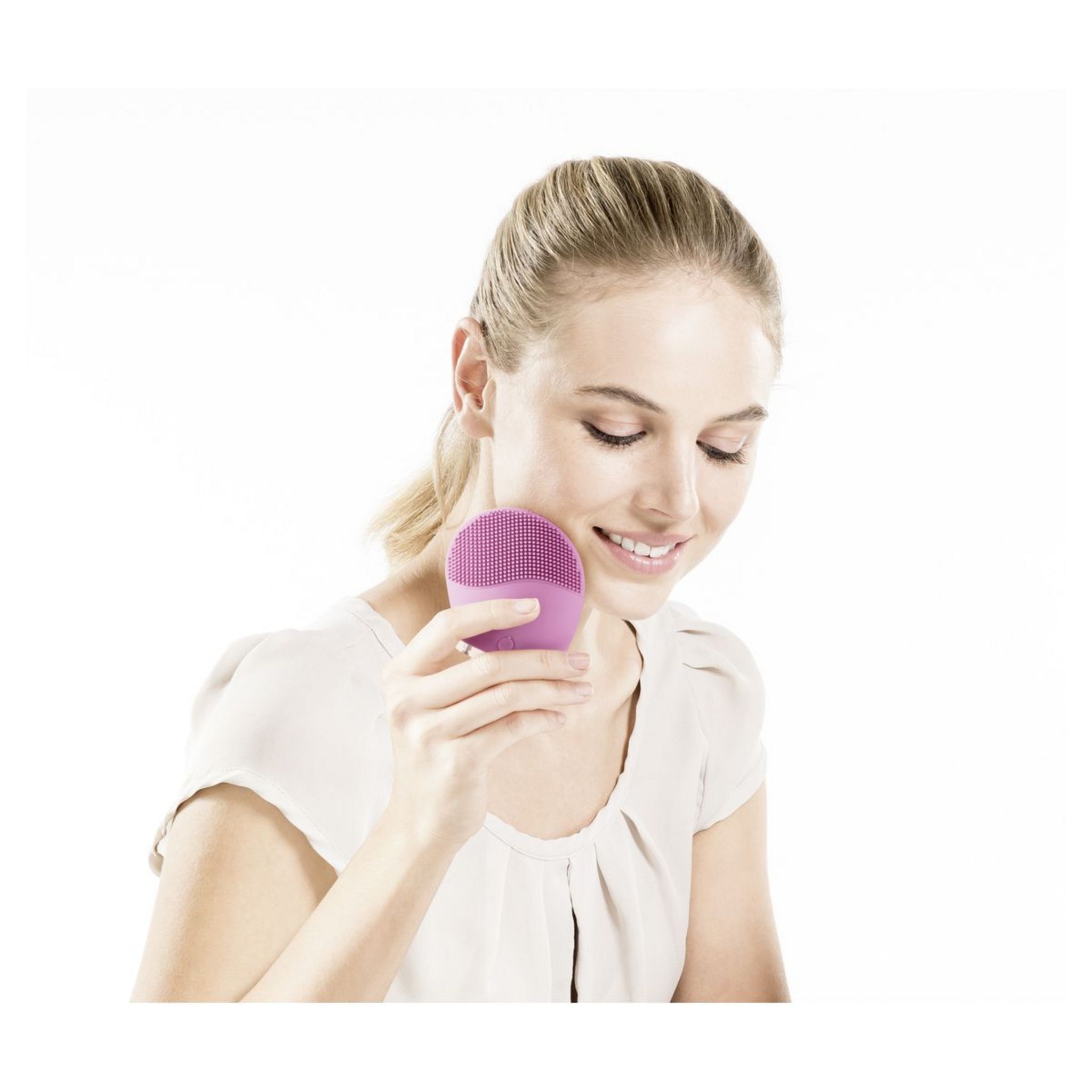 Voir la diapositive 3 : BEURER Brosse visage FC 49 - Violet