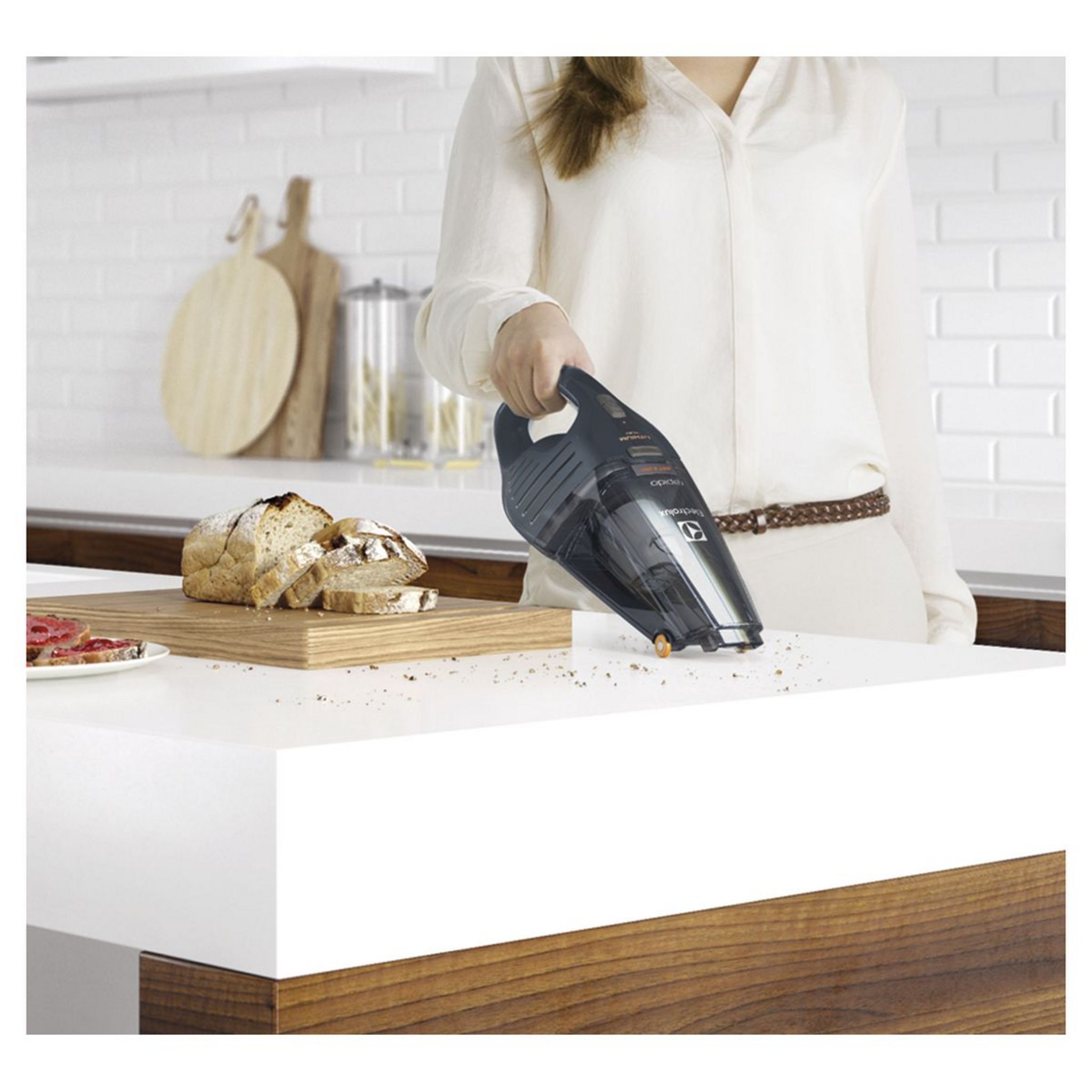 Voir la diapositive 2 : ELECTROLUX Aspirateur à main eau et poussière ZB6106WDB - Bleu