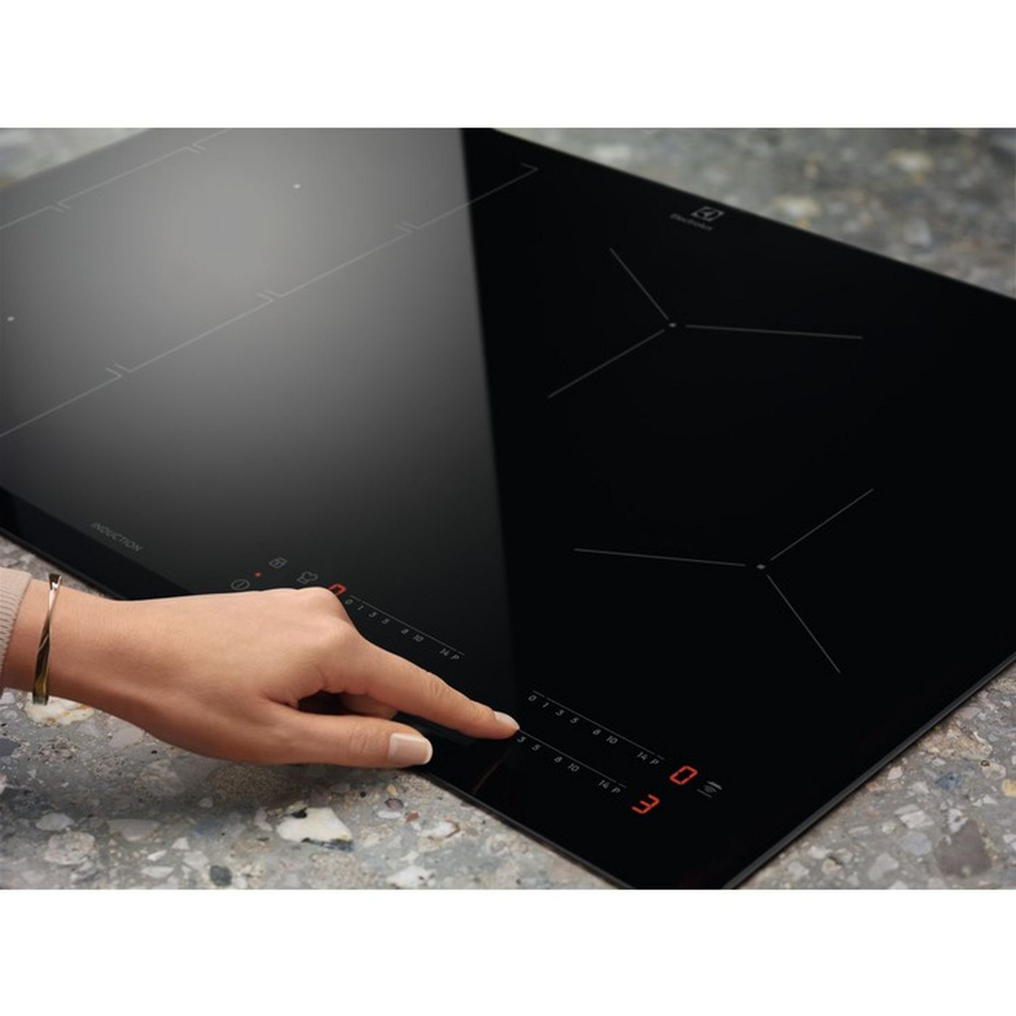 Voir la diapositive 8 : ELECTROLUX Table de cuisson induction encastrable EIV63343, 56 cm, 3 foyers