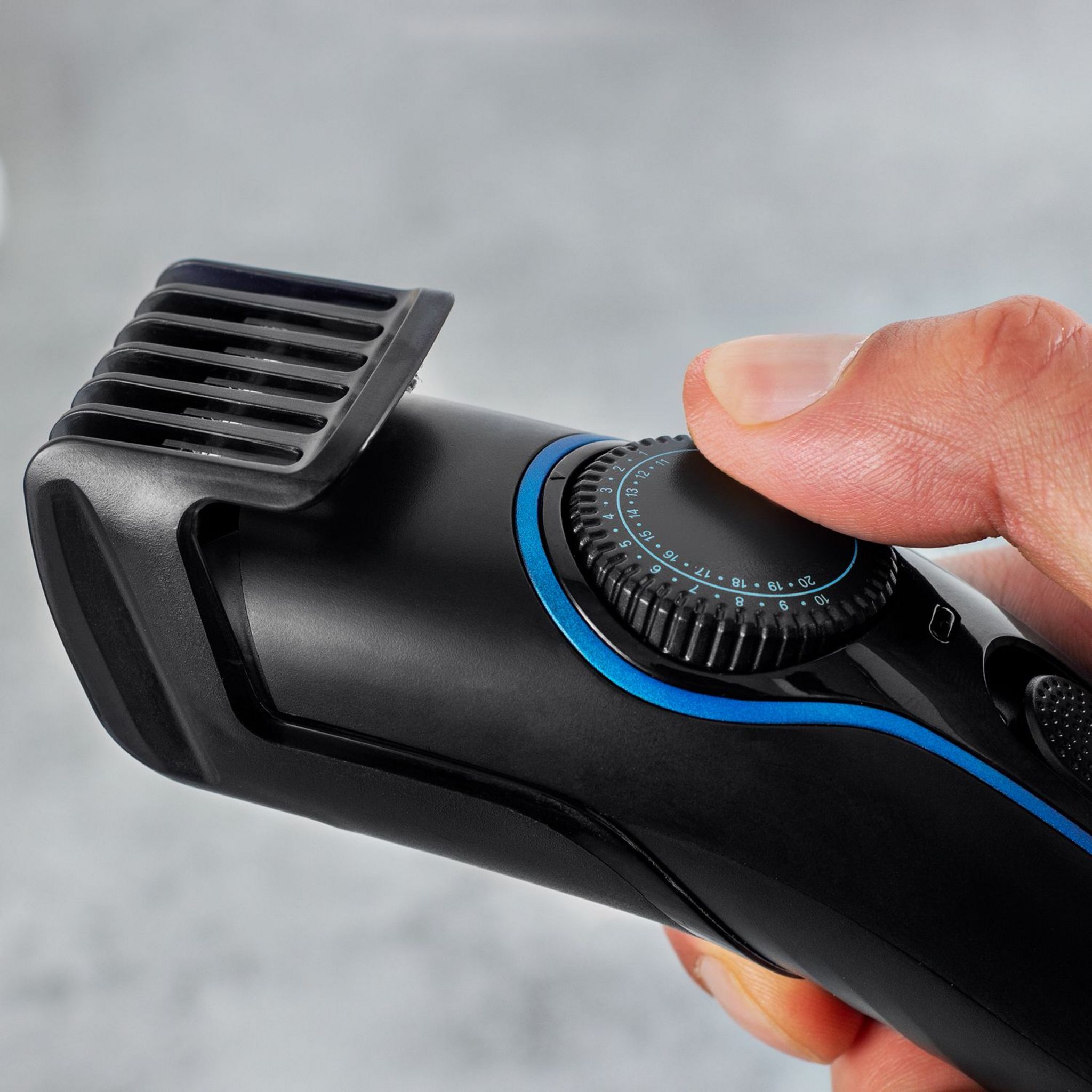 Voir la diapositive 8 : HARPER Tondeuse barbe et cheveux HTM26 - Noir