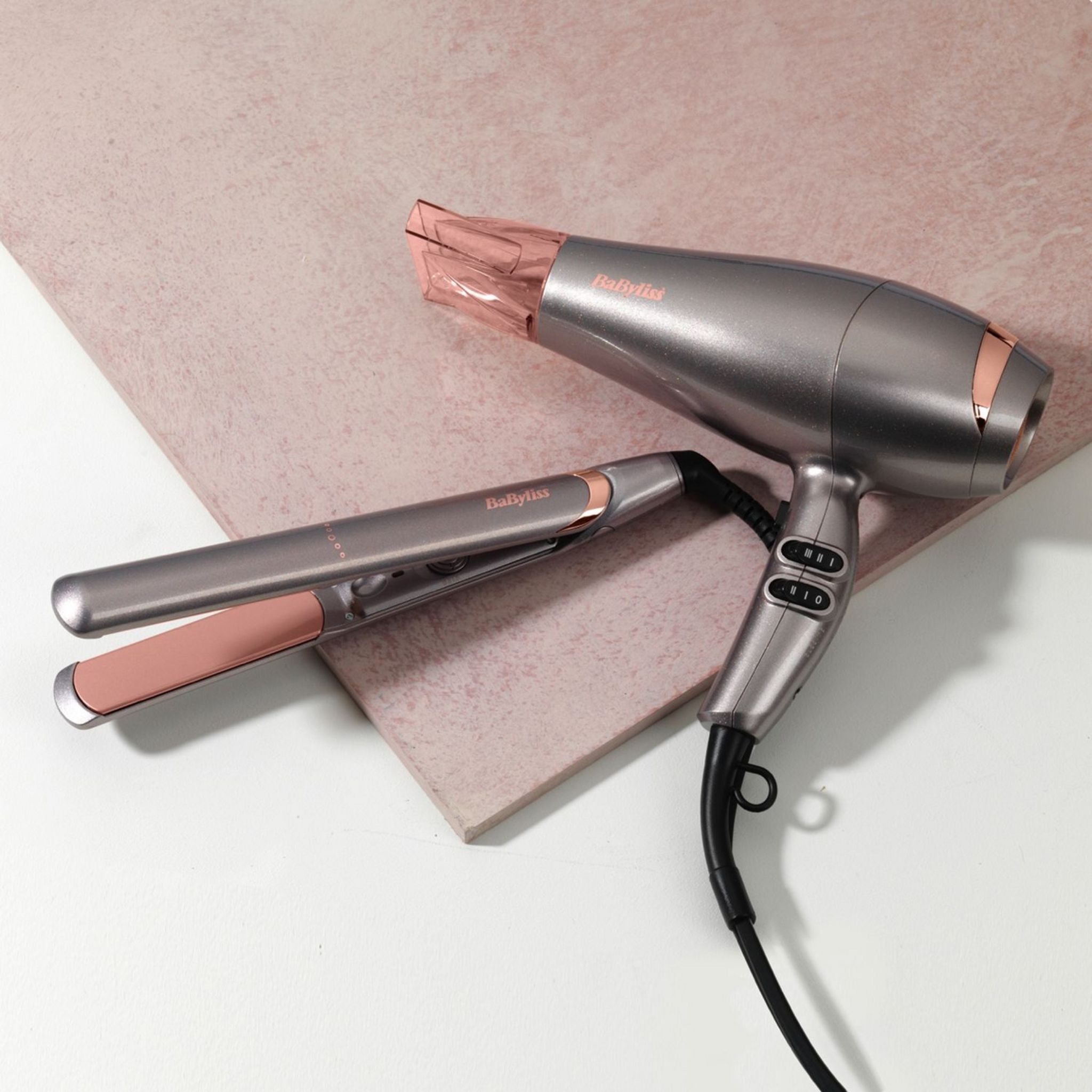 Voir la diapositive 2 : BABYLISS Sèche cheveux fonction ionique 5336NPE - Gris lumière