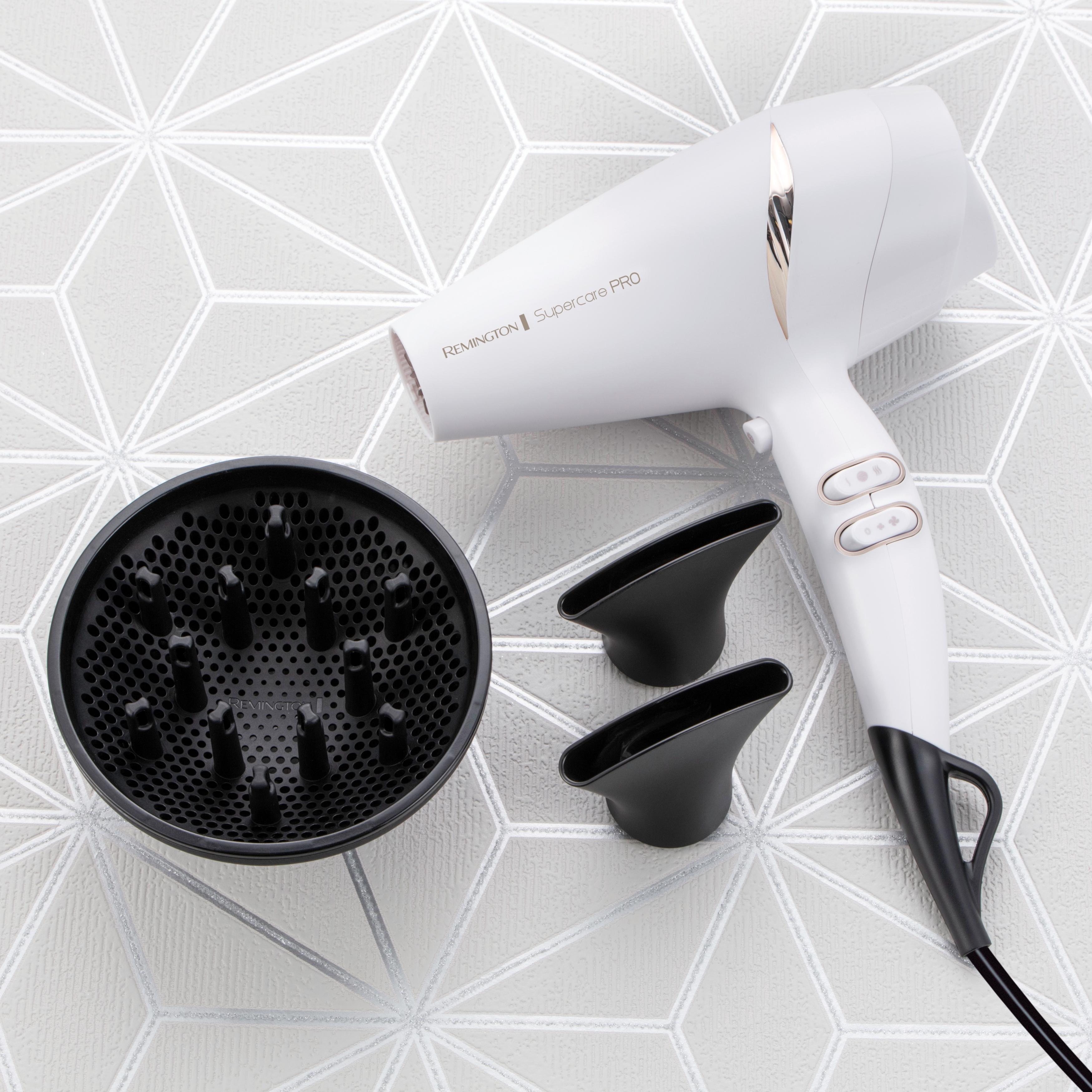 Voir la diapositive 5 : REMINGTON Sèche cheveux avec diffuseur fonction ionique AC7200W - Blanc