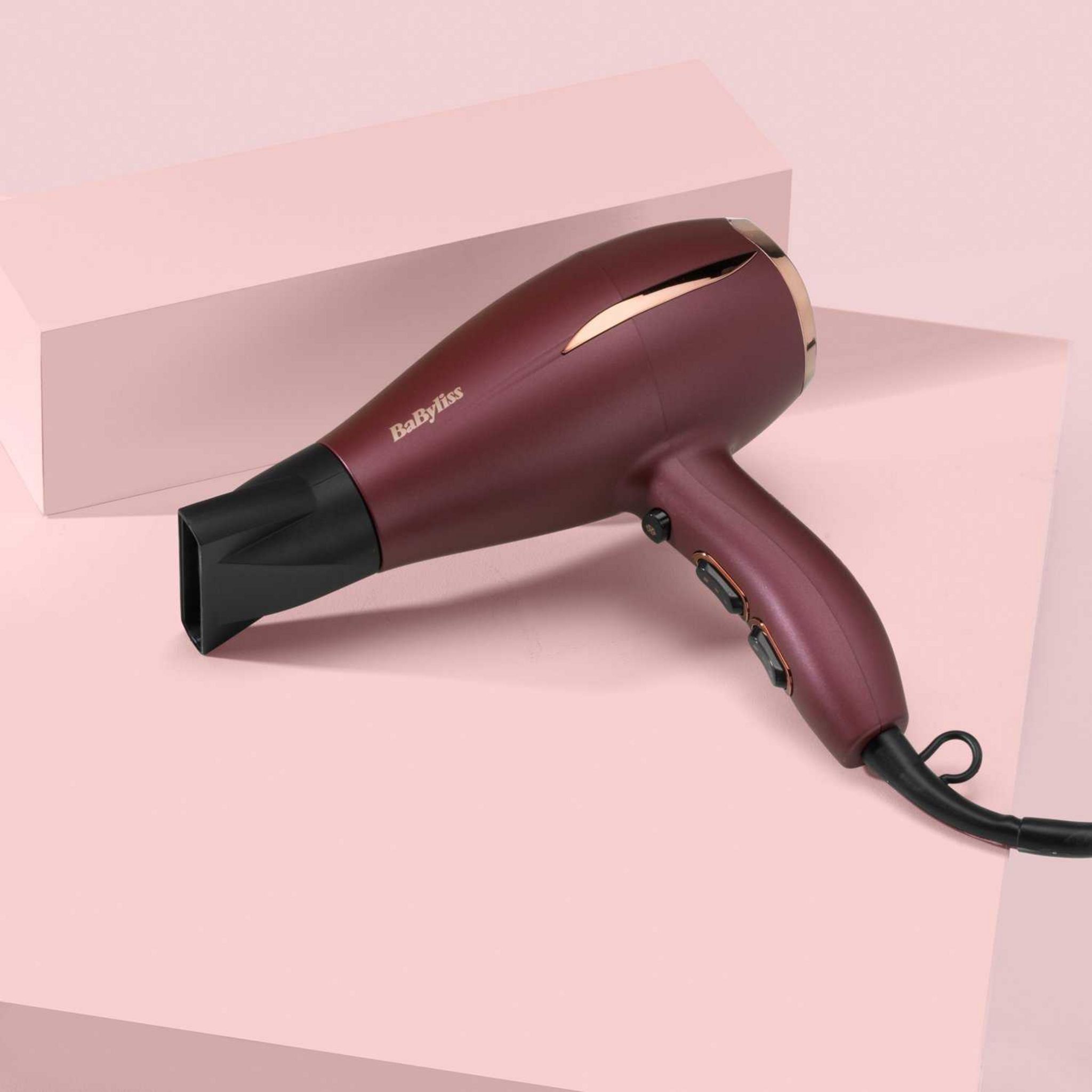 Voir la diapositive 2 : BABYLISS Sèche cheveux fonction ionique 5753PE - Bordeaux