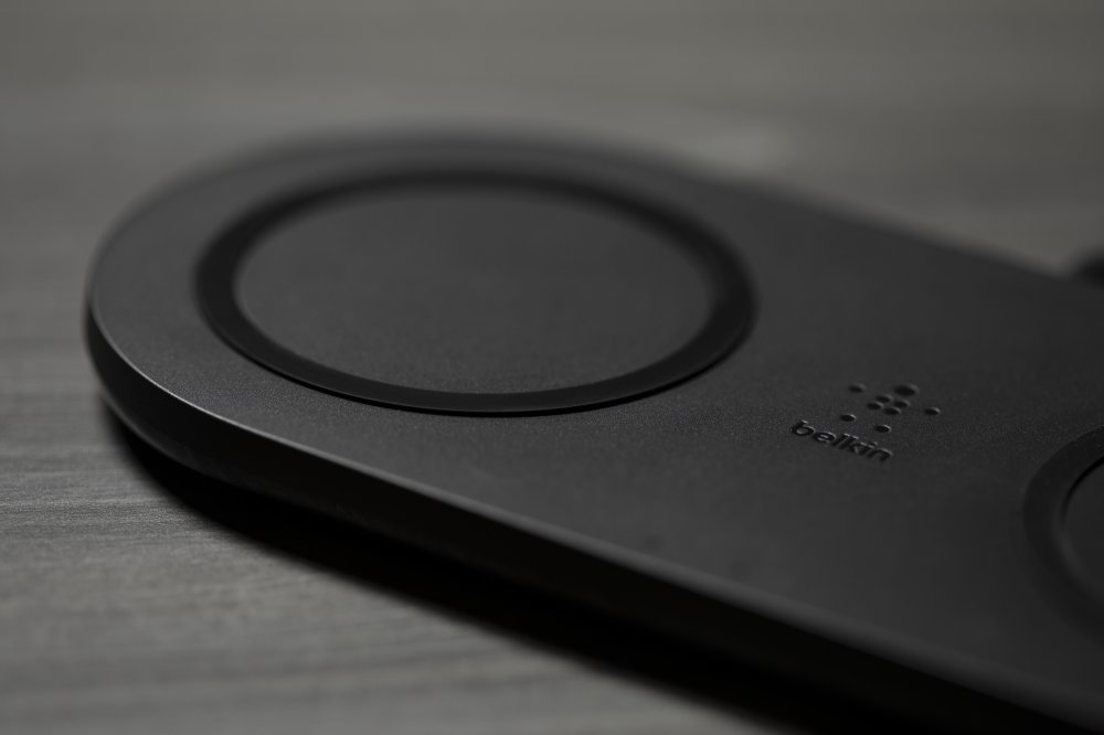 Voir la diapositive 9 : BELKIN Double station de recharge à induction - Noir