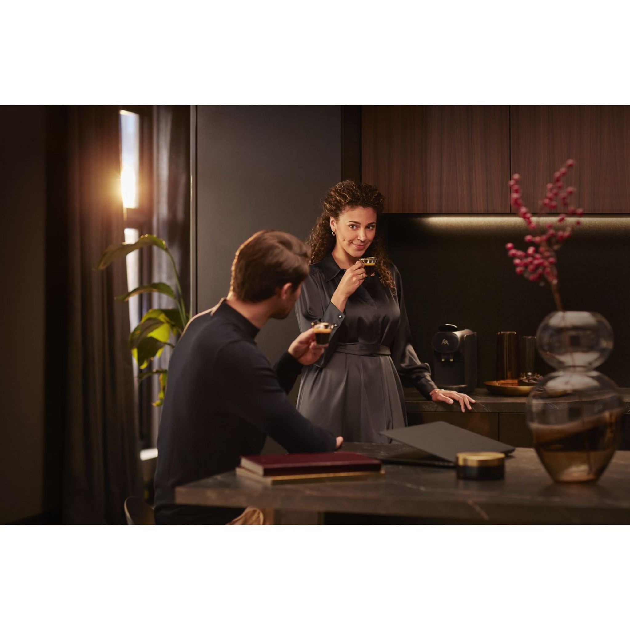 Voir la diapositive 3 : PHILIPS Cafetière à capsule L'or Barista LM9012/60 - Noir