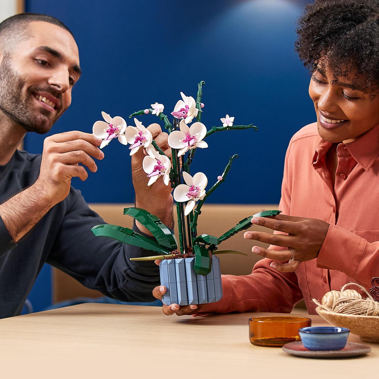 Voir la diapositive 7 : LEGO Botanicals 10311 L’Orchidée - Plante Artificielle d'Intérieur, Décoration de Maison