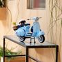 Voir la diapositive 6 : LEGO Creator 10298 - Vespa 125 - Bleu