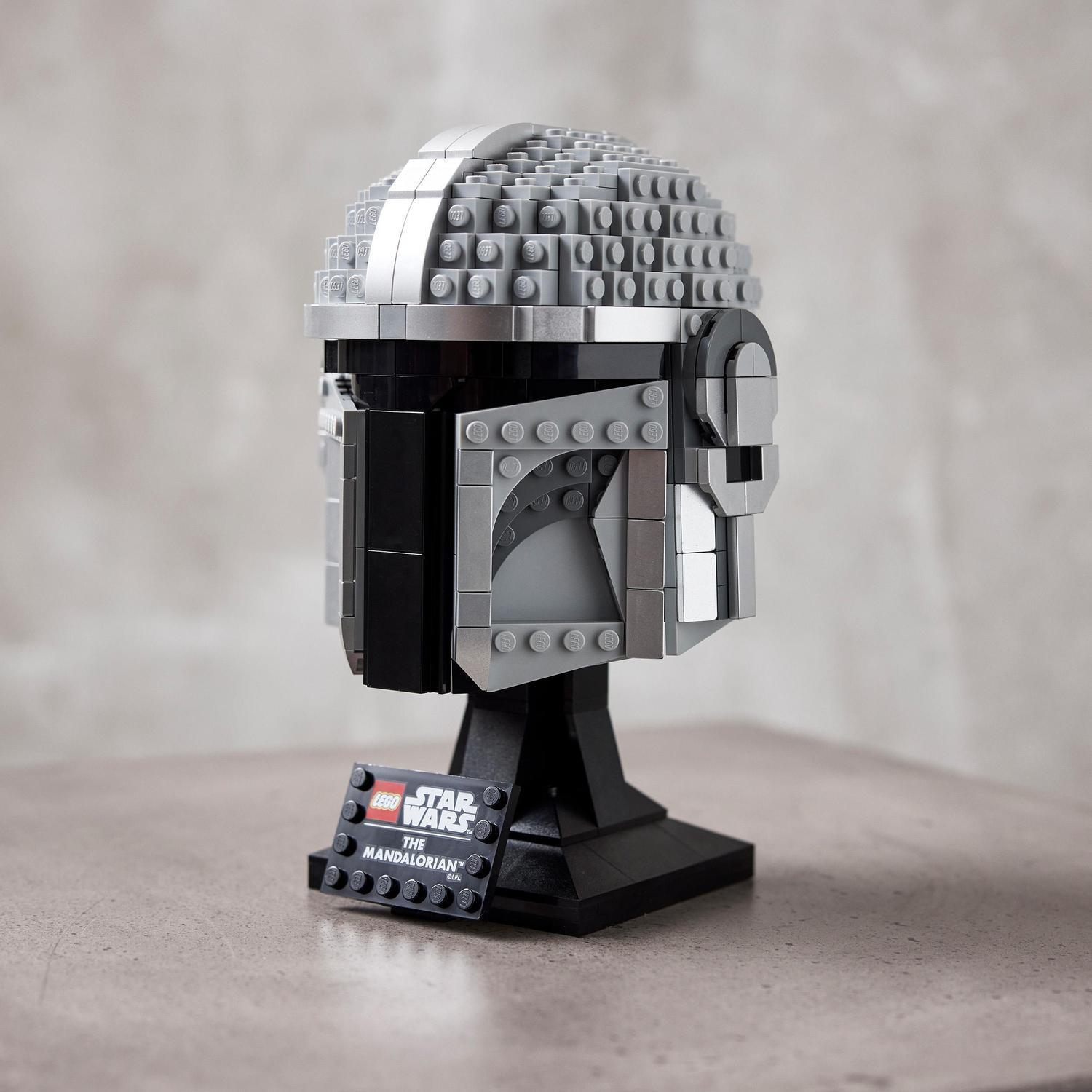 Voir la diapositive 3 : LEGO Star Wars 75328 - Le Casque du Mandalorien