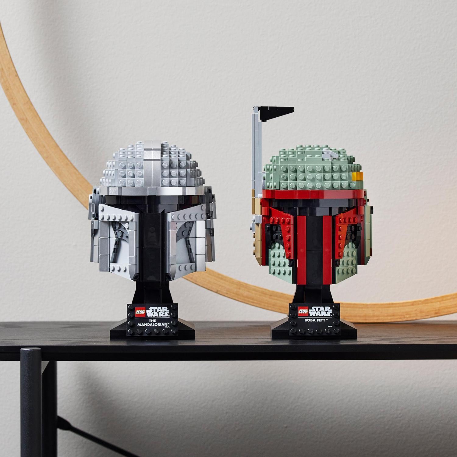 Voir la diapositive 6 : LEGO Star Wars 75328 - Le Casque du Mandalorien