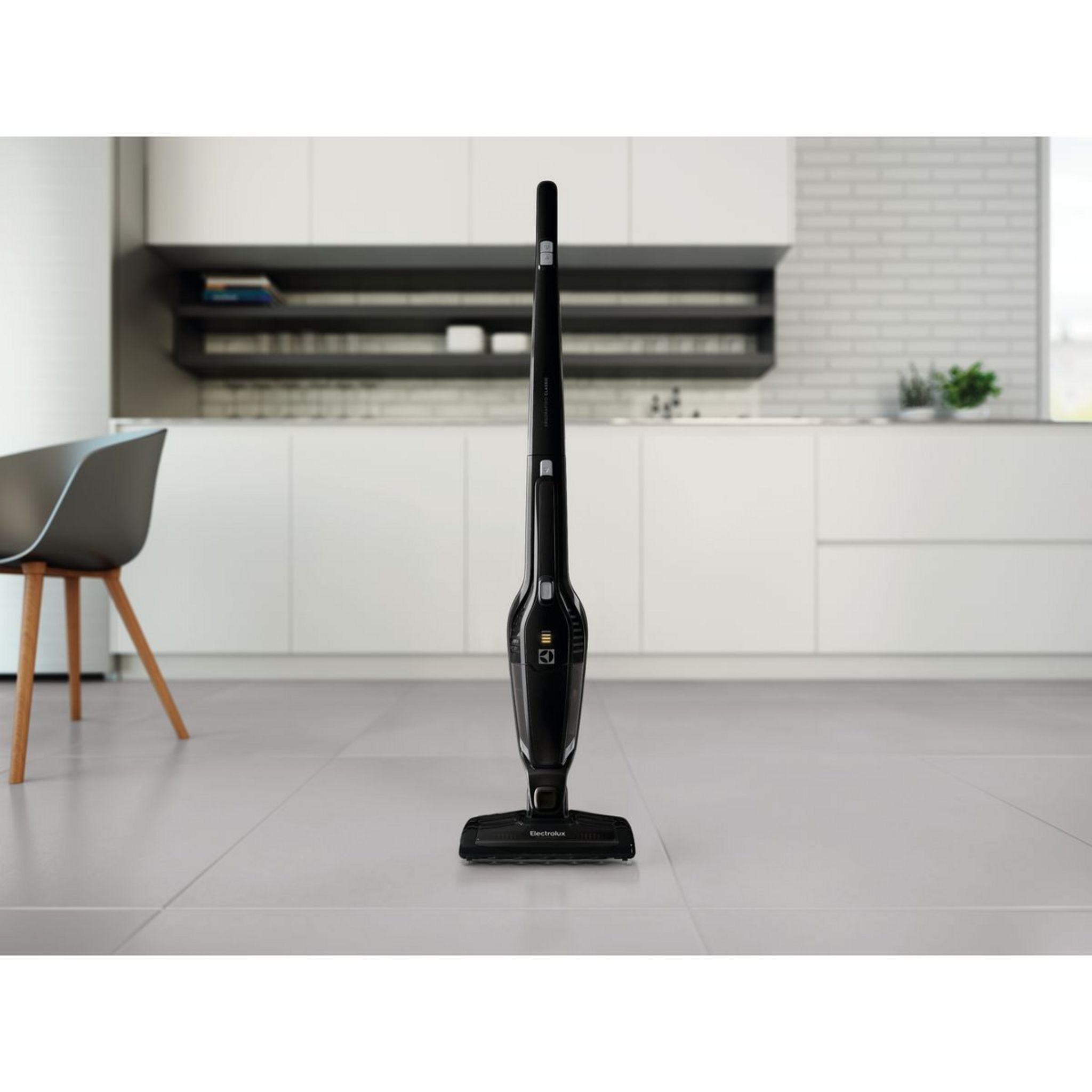 Voir la diapositive 2 : ELECTROLUX Aspirateur balai EERC72EB - Noir