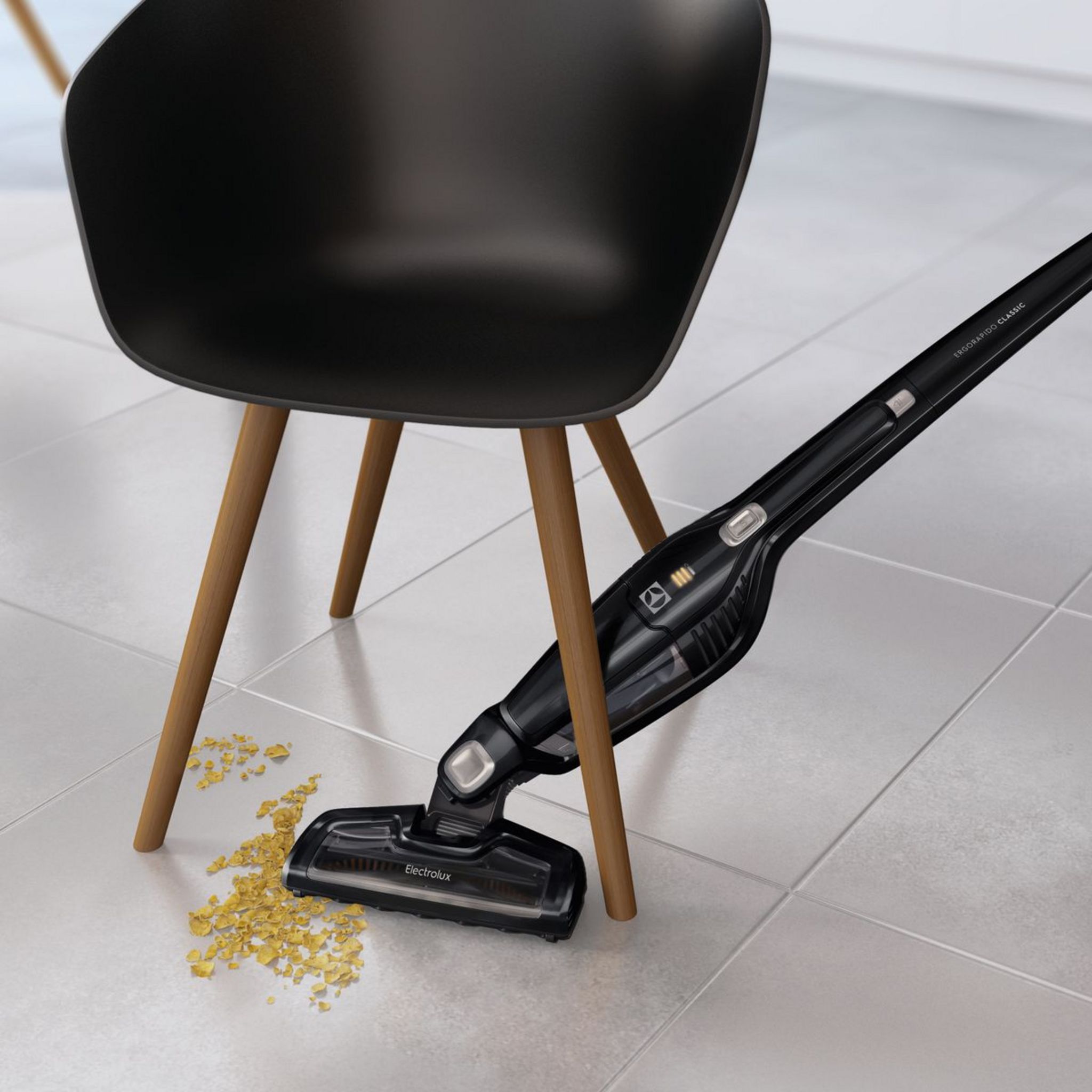 Voir la diapositive 3 : ELECTROLUX Aspirateur balai EERC72EB - Noir