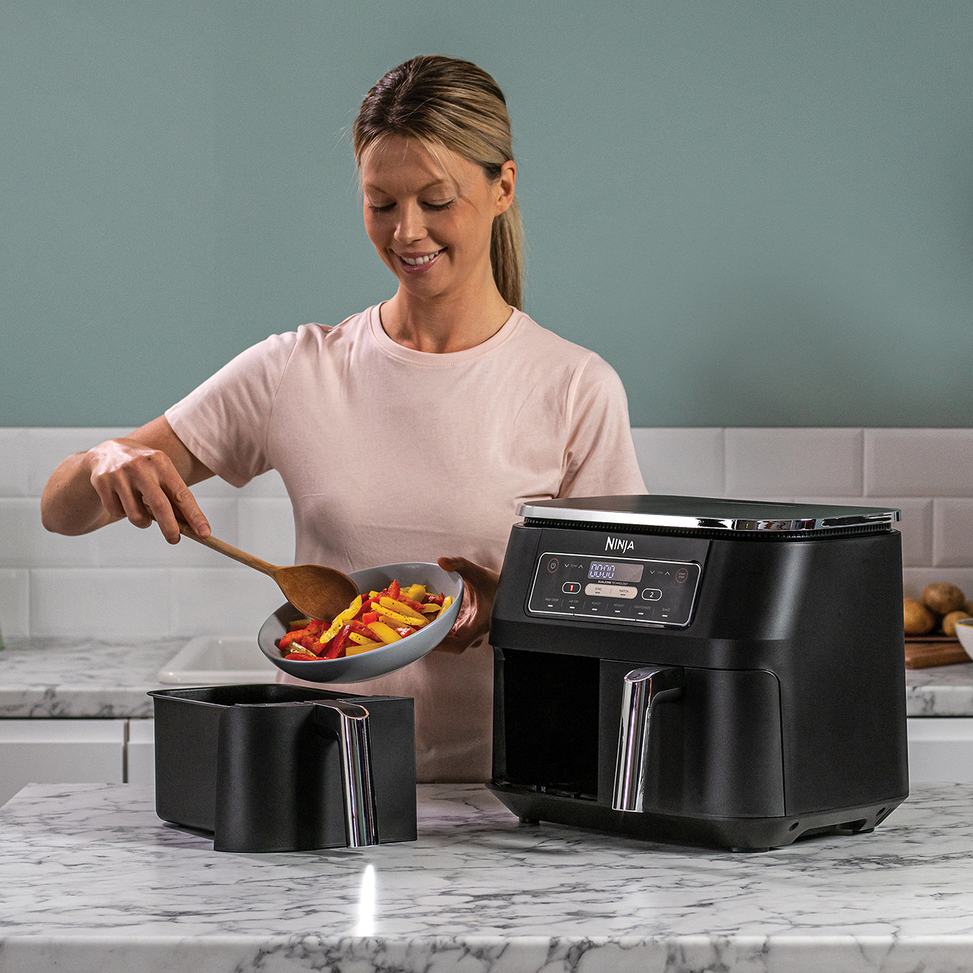 Voir la diapositive 7 : NINJA Friteuse électrique sans huile à air chaud AF300EU - Noir