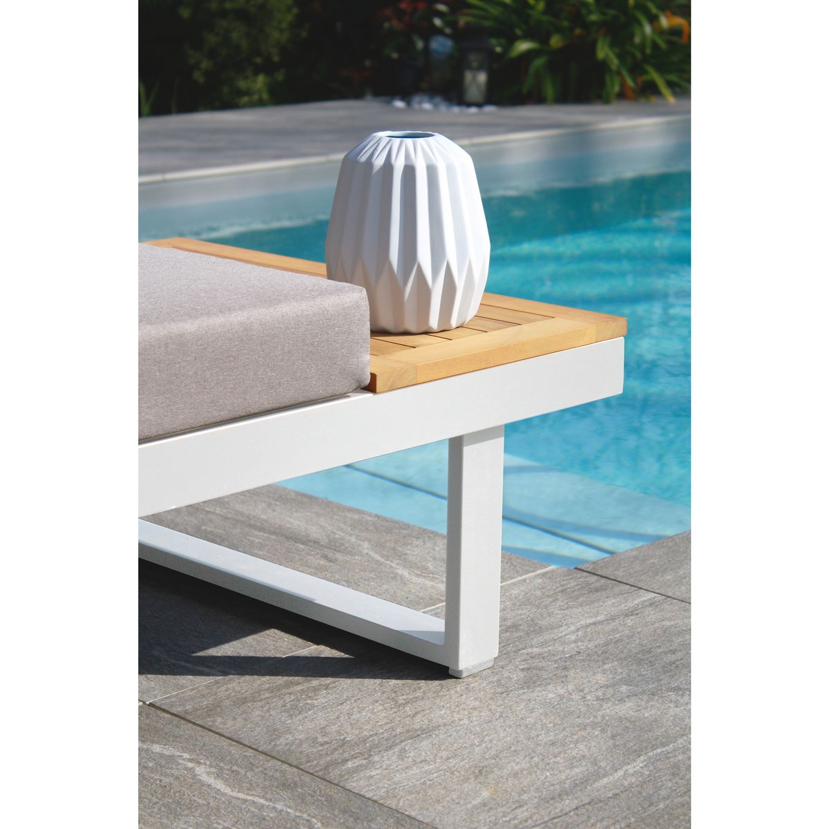 DCB GARDEN Salon bas de jardin - 4 places - Bois/Aluminium - Blanc - TOKYO