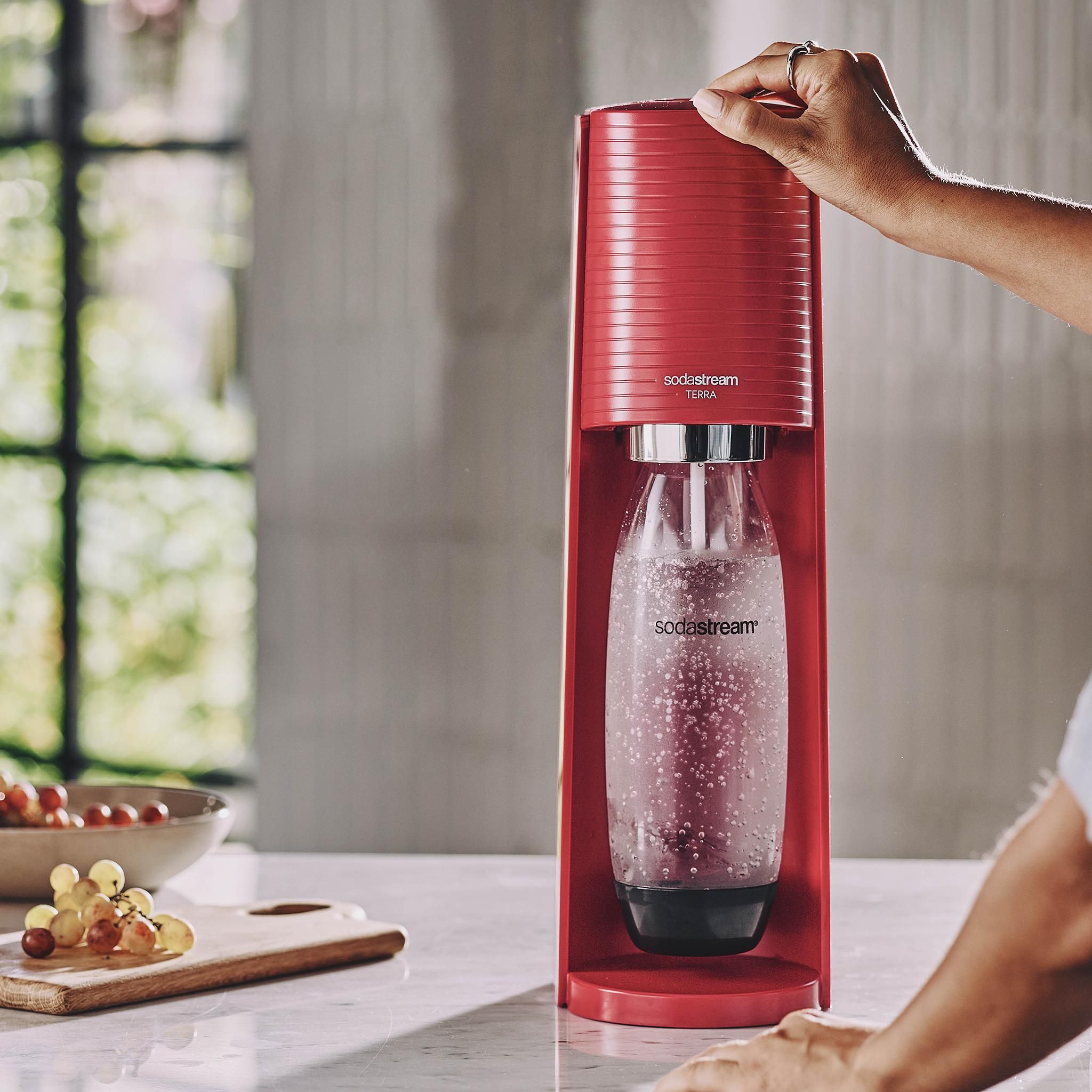 Voir la diapositive 6 : SODASTREAM Machine de gazéification TERRA - Rouge
