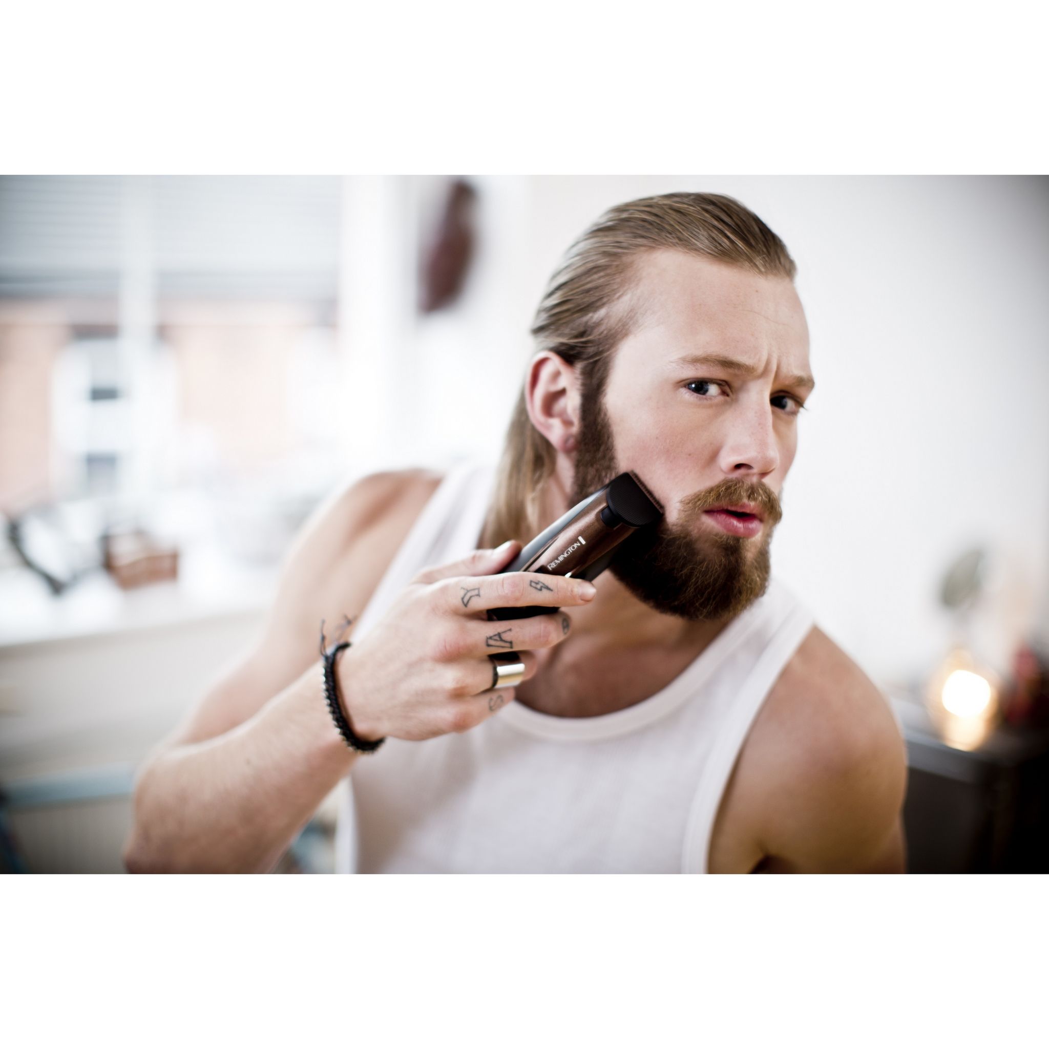 Voir la diapositive 4 : REMINGTON Tondeuse barbe MB4047 - Marron