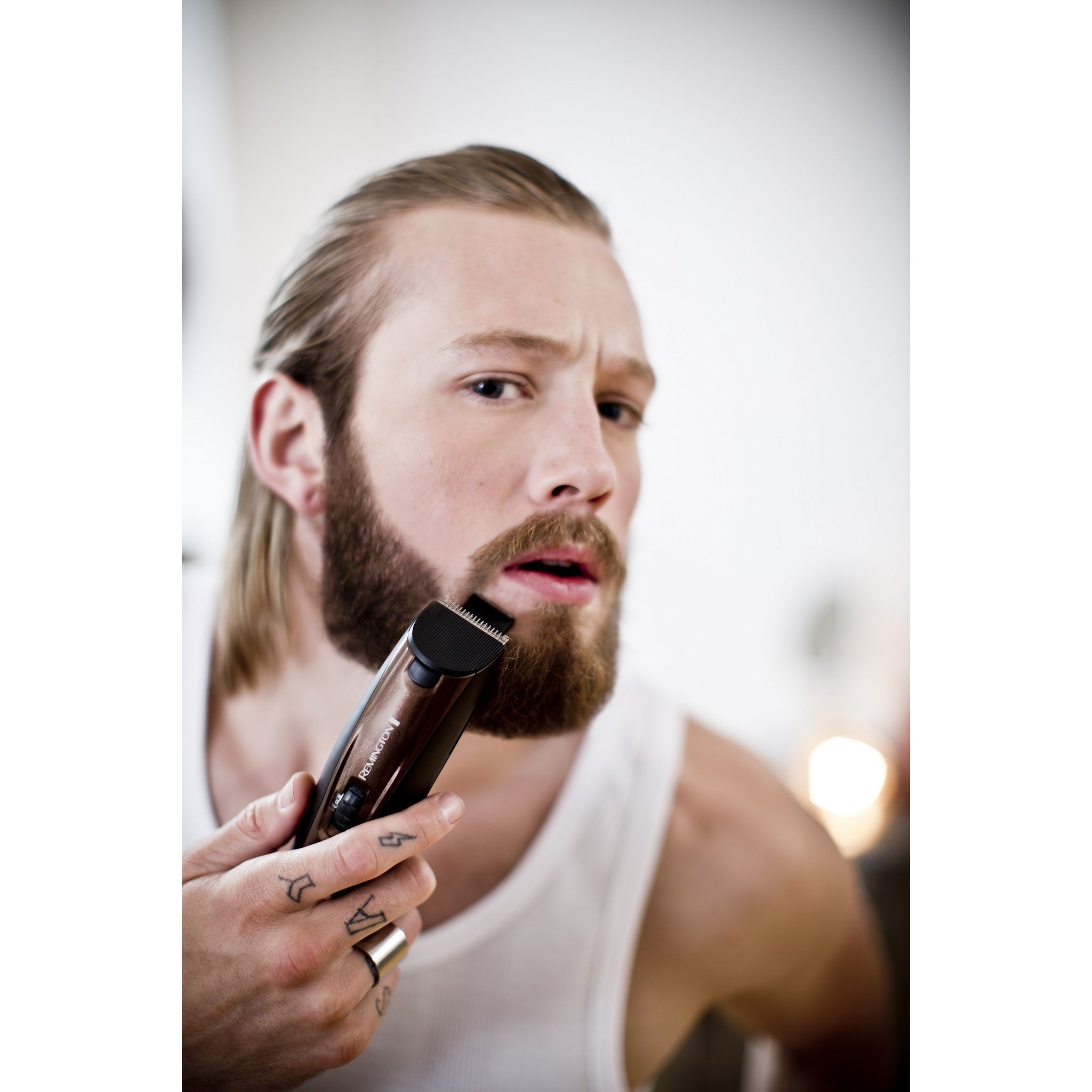 Voir la diapositive 5 : REMINGTON Tondeuse barbe MB4047 - Marron